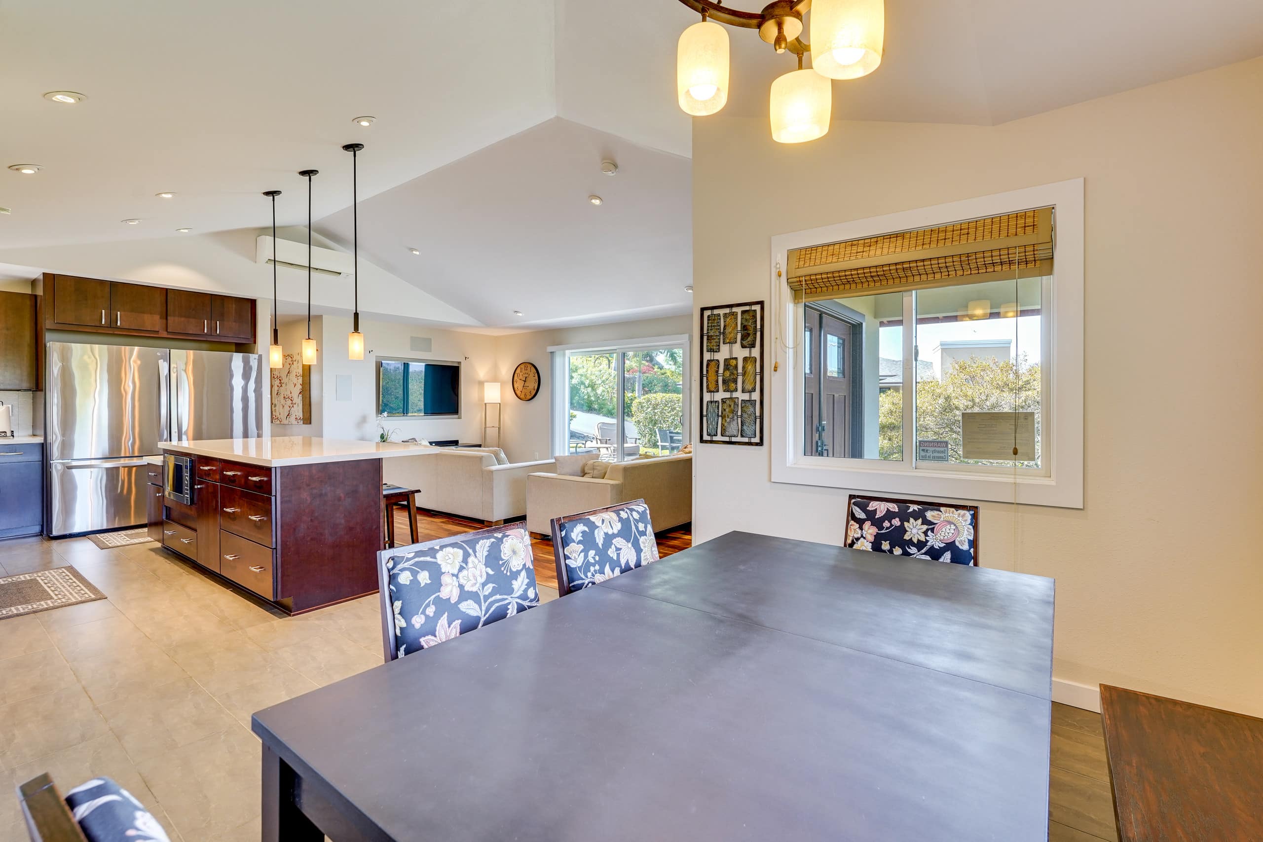 Home in Kailua-Kona · ★4.86 · 3 bedrooms · 3 beds · 2 shared baths - Image 8