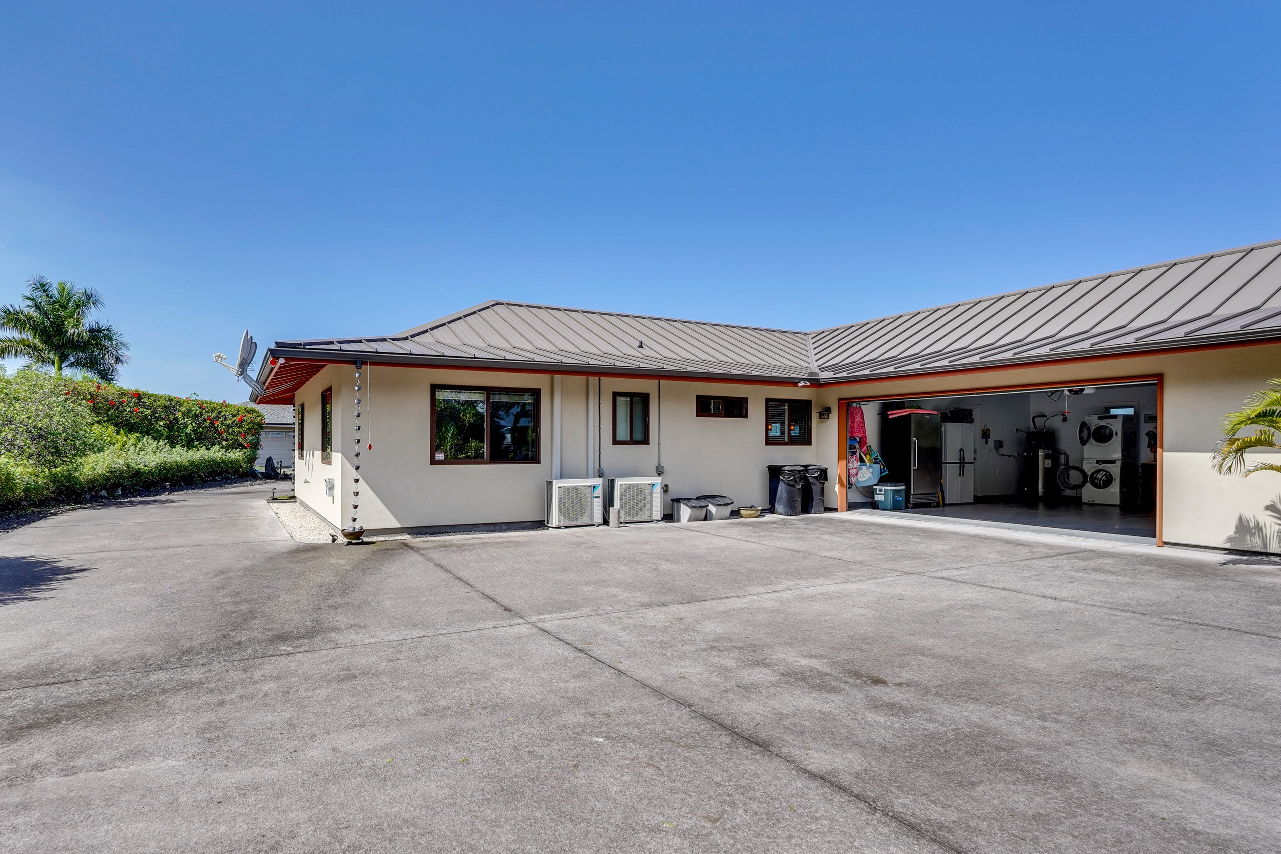 Home in Kailua-Kona · ★4.86 · 3 bedrooms · 3 beds · 2 shared baths - Image 25