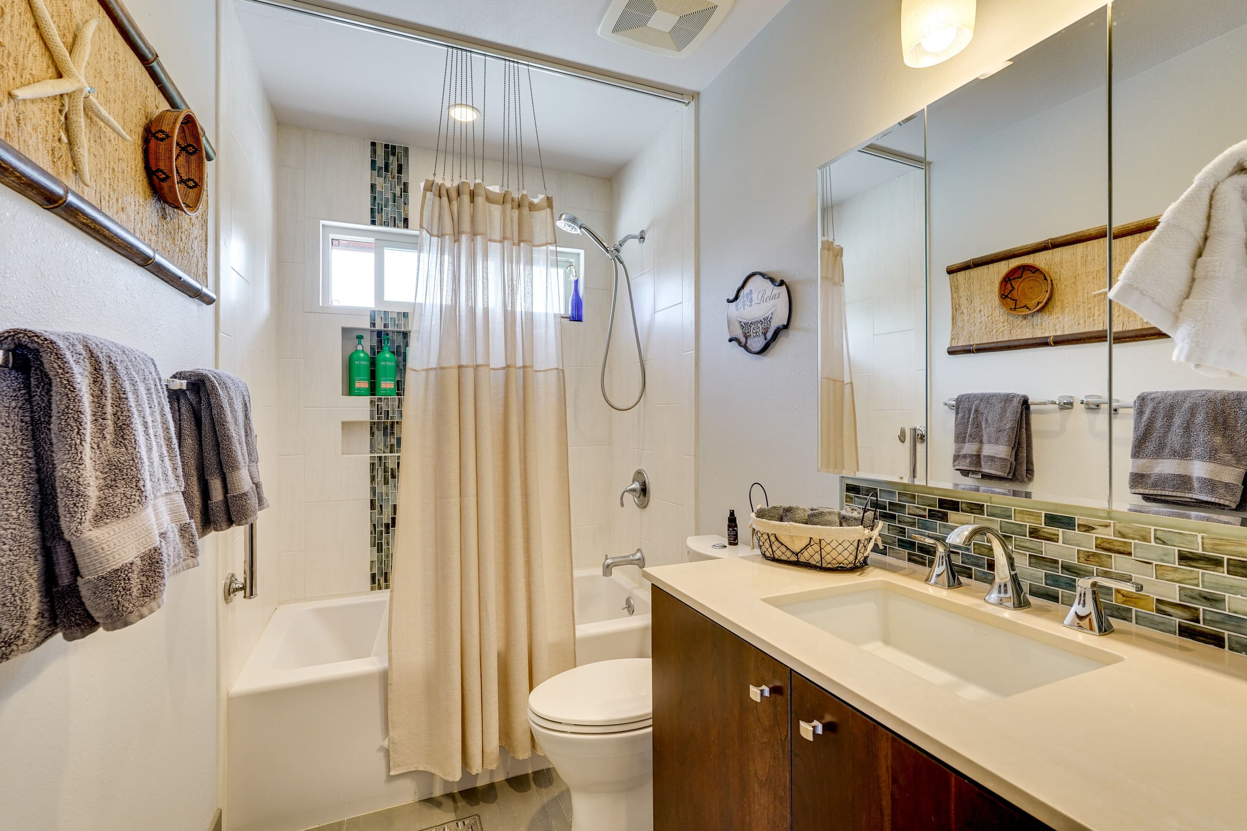 Home in Kailua-Kona · ★4.86 · 3 bedrooms · 3 beds · 2 shared baths - Image 17