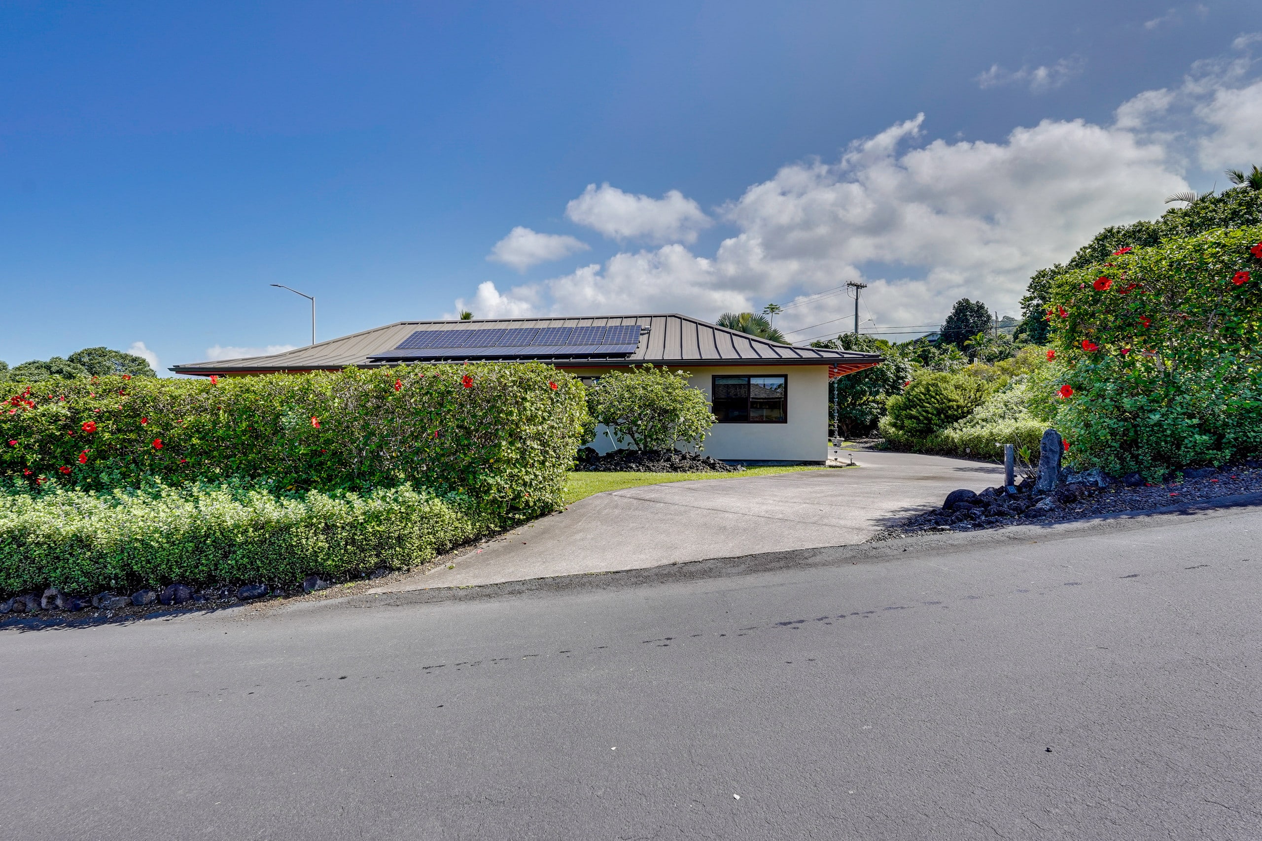 Home in Kailua-Kona · ★4.86 · 3 bedrooms · 3 beds · 2 shared baths - Image 27