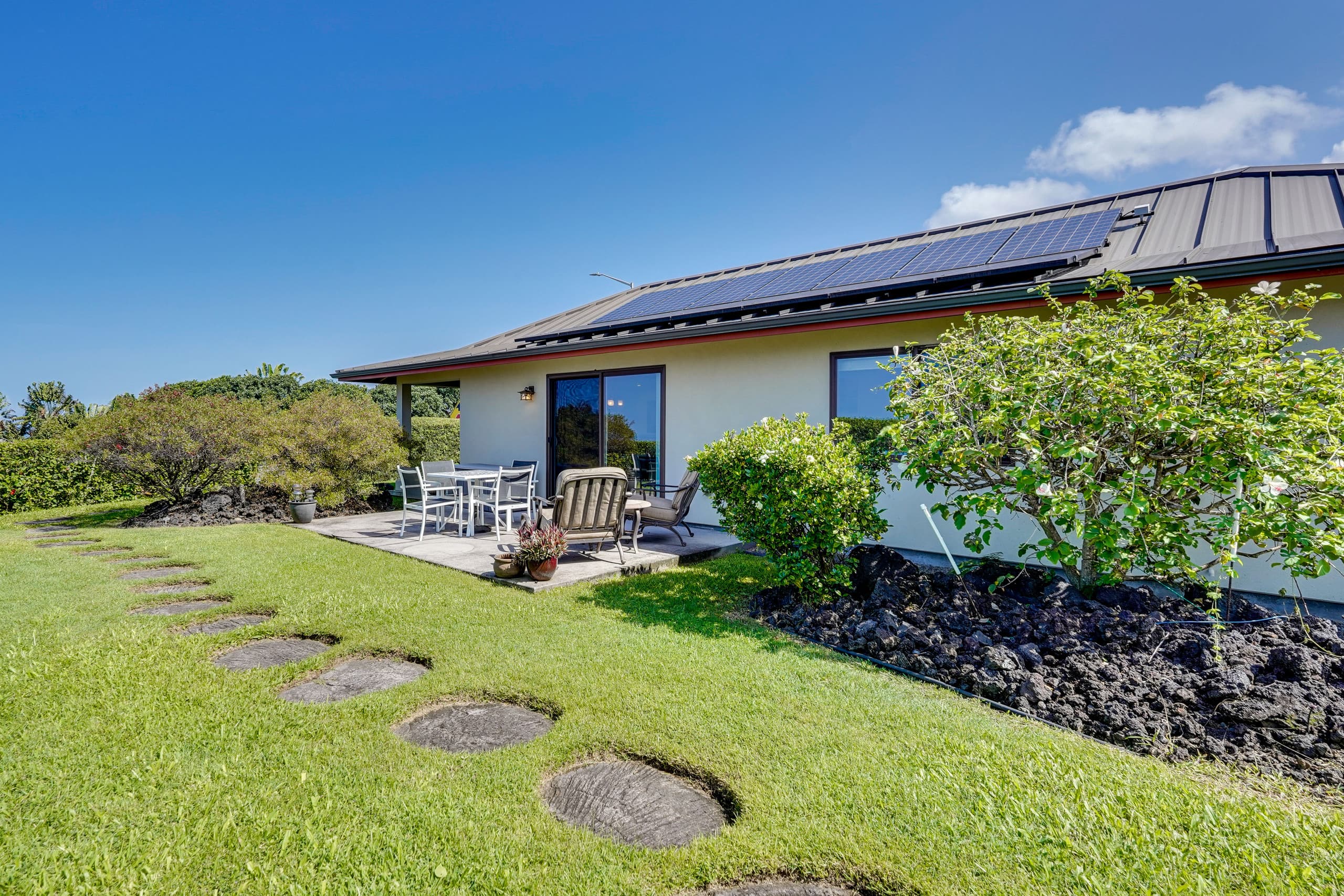 Home in Kailua-Kona · ★4.86 · 3 bedrooms · 3 beds · 2 shared baths - Image 21