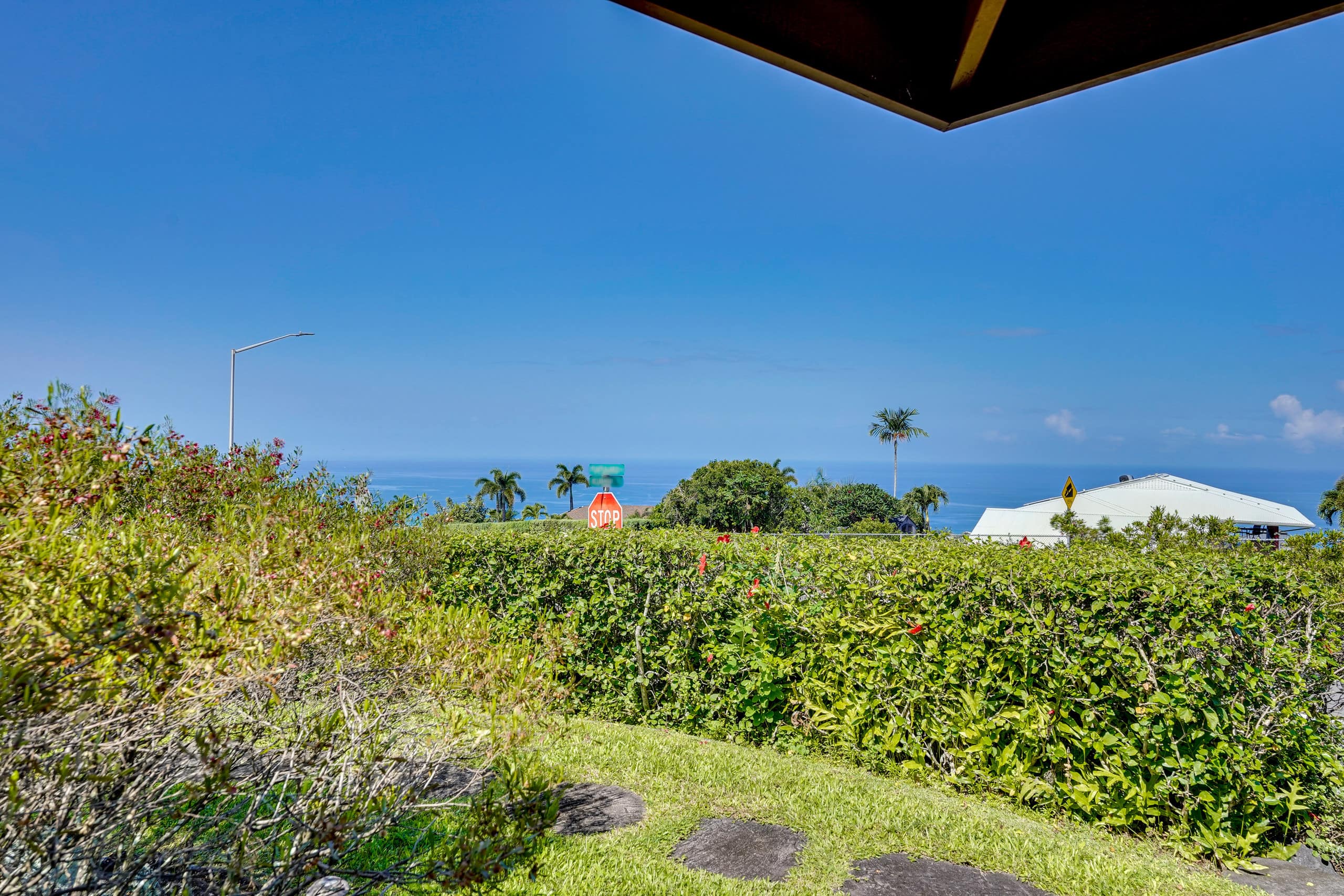 Home in Kailua-Kona · ★4.86 · 3 bedrooms · 3 beds · 2 shared baths - Image 3