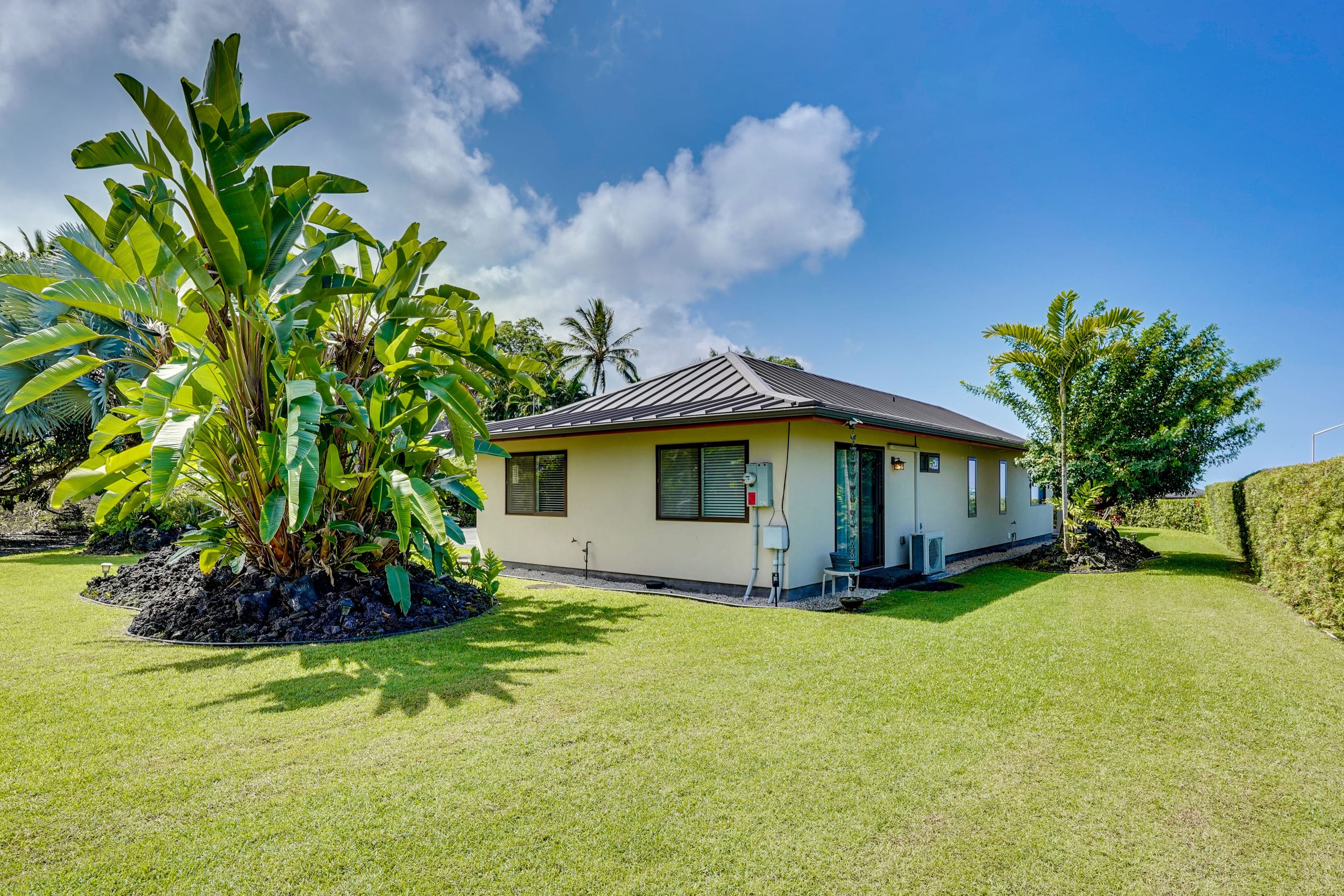 Home in Kailua-Kona · ★4.86 · 3 bedrooms · 3 beds · 2 shared baths - Image 23