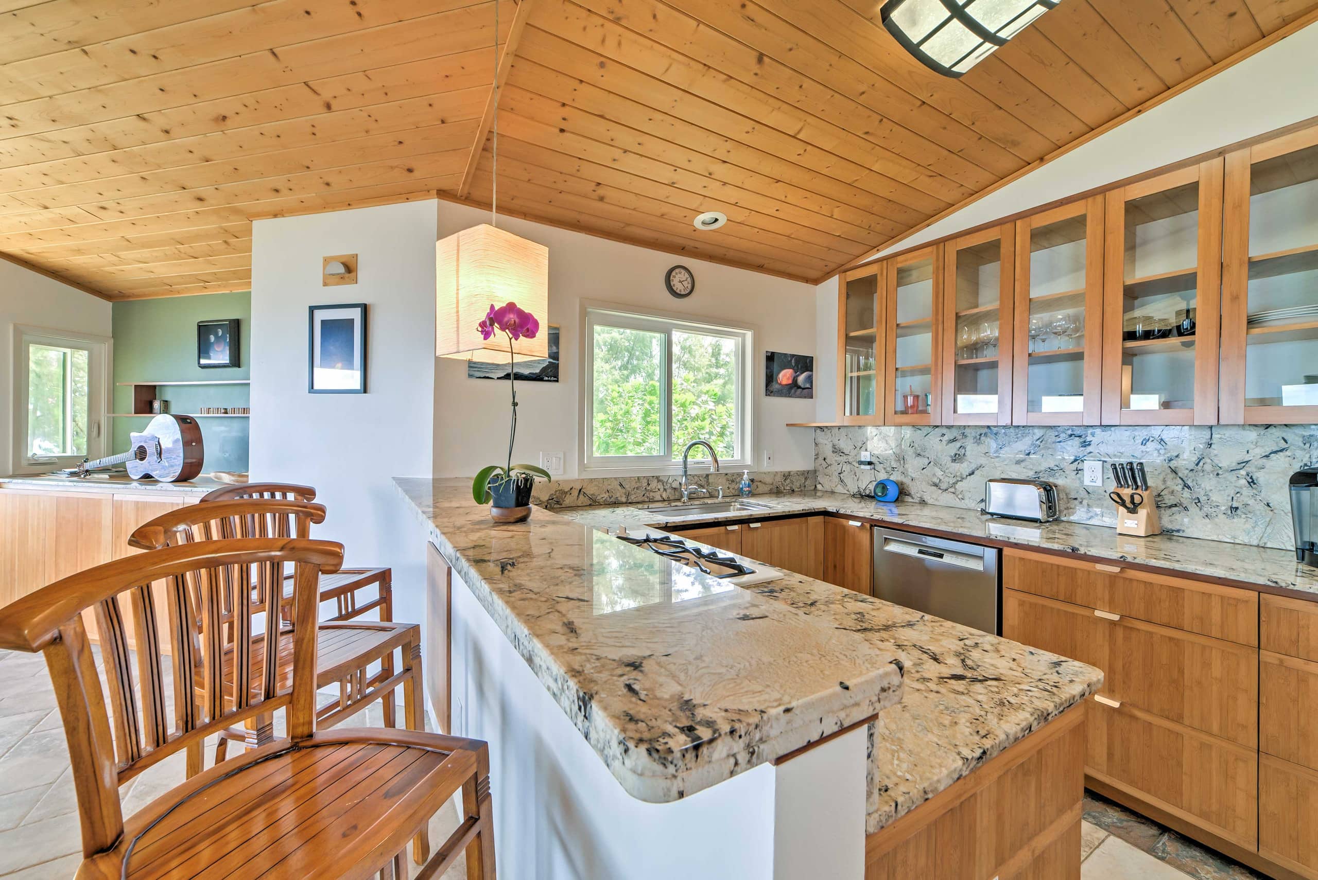 Home in Keaau · ★4.62 · 2 bedrooms · 2 beds · 2 baths - Image 8