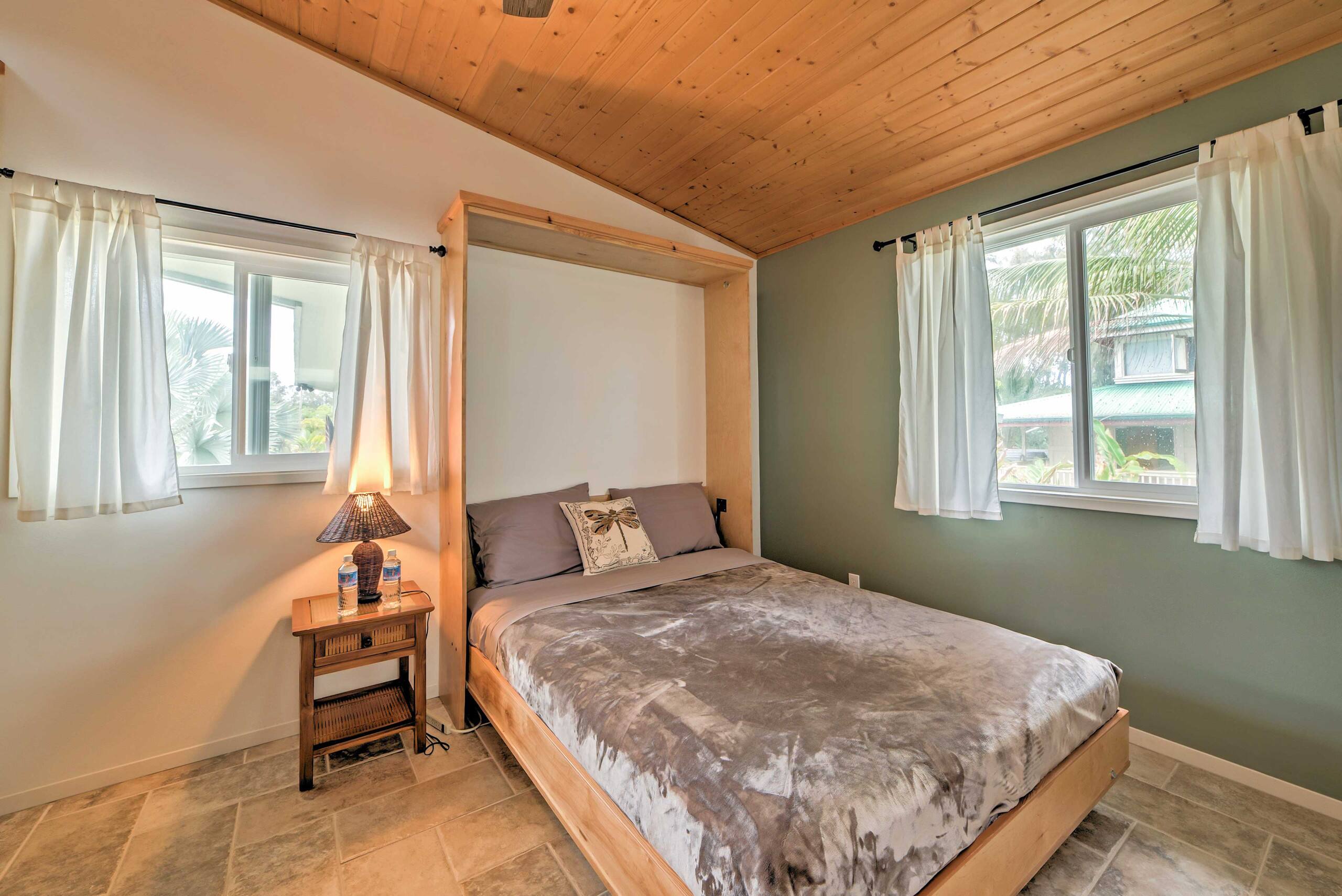 Home in Keaau · ★4.62 · 2 bedrooms · 2 beds · 2 baths - Image 14