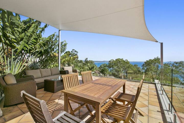 Spectacular Penthouse in Little Cove Noosa Heads gallery image 5