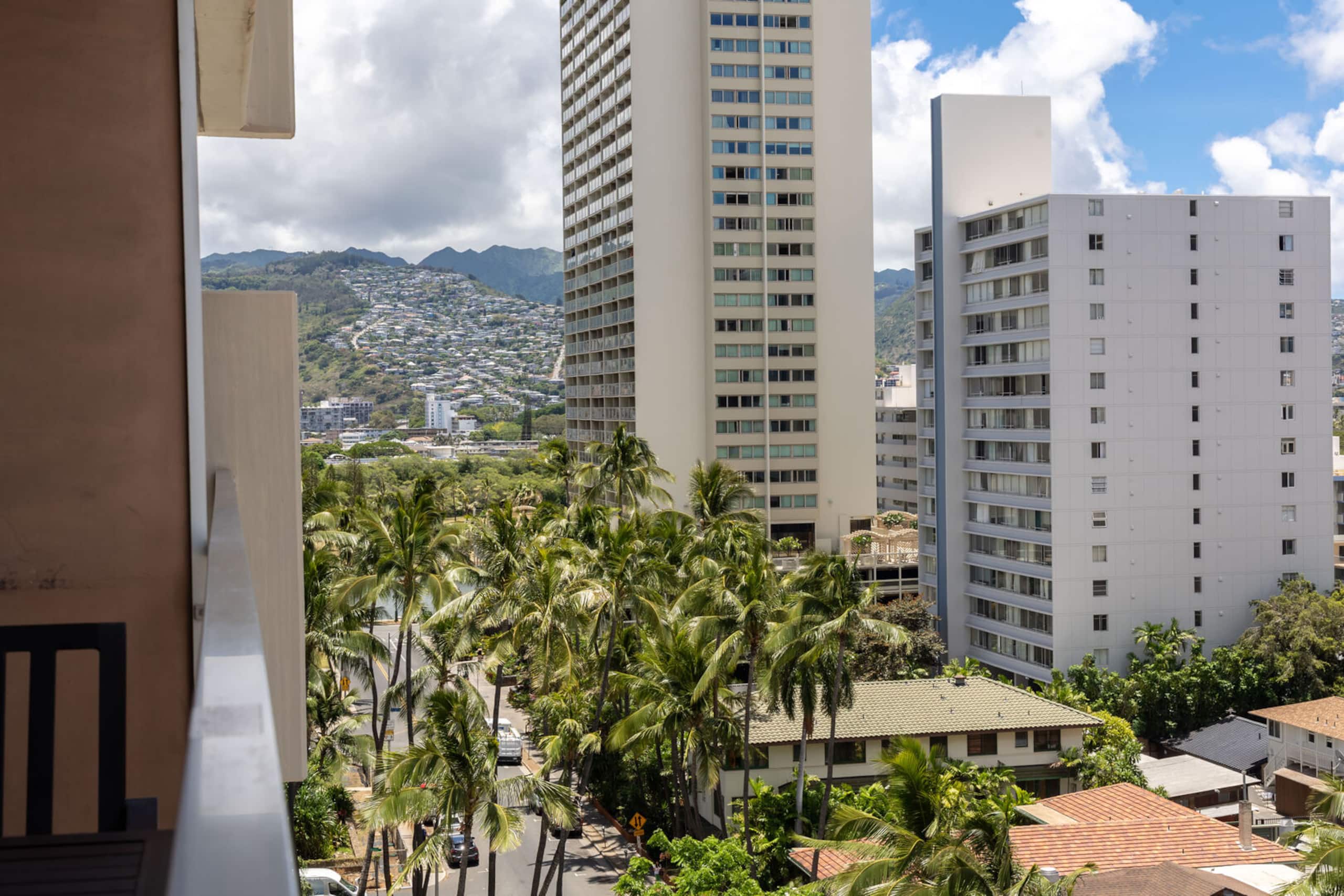 Condo in Honolulu · ★4.84 · 1 bedroom · 2 beds · 1 private bath - Image 26