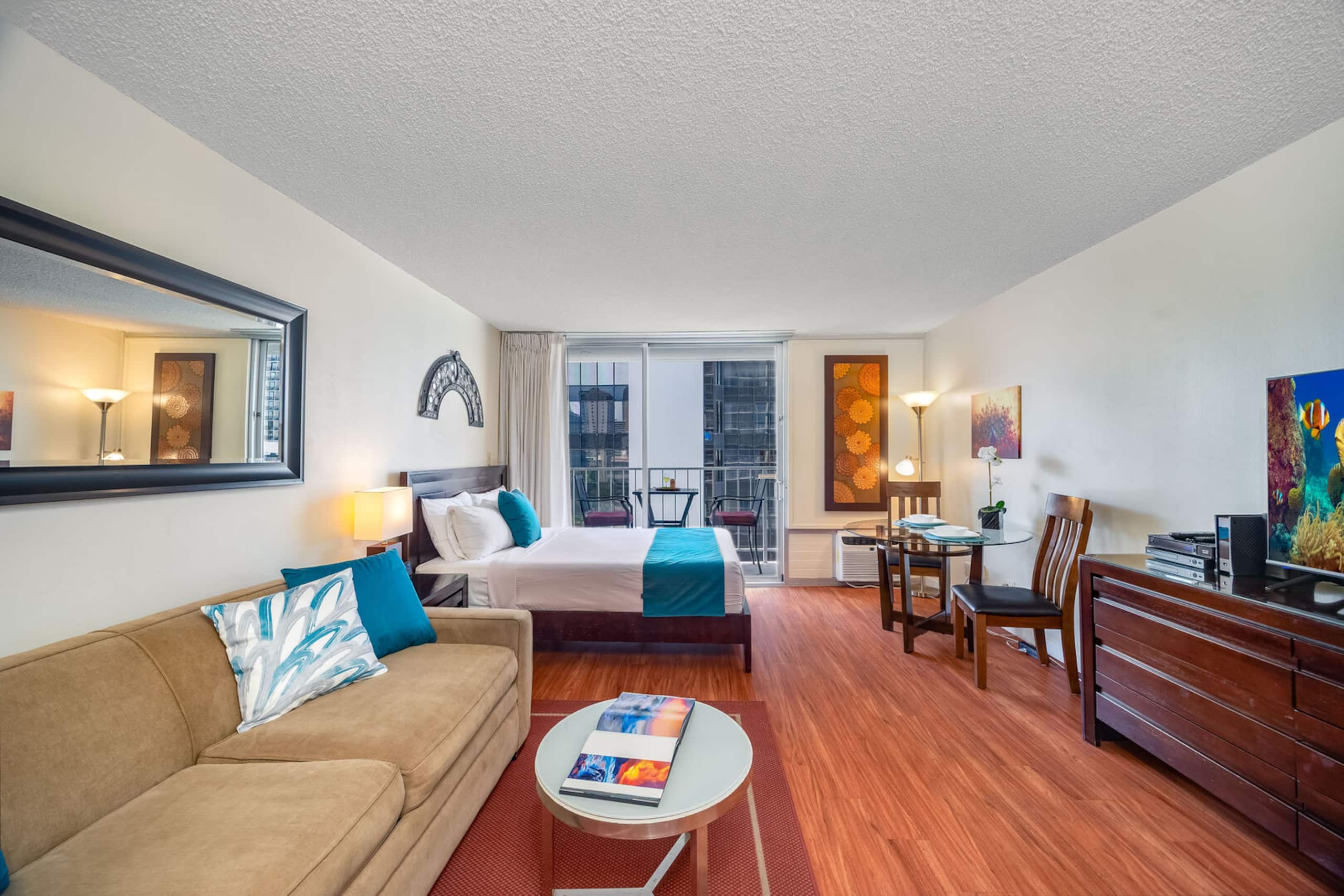 Condo in Honolulu · ★4.84 · 1 bedroom · 2 beds · 1 private bath - Image 2