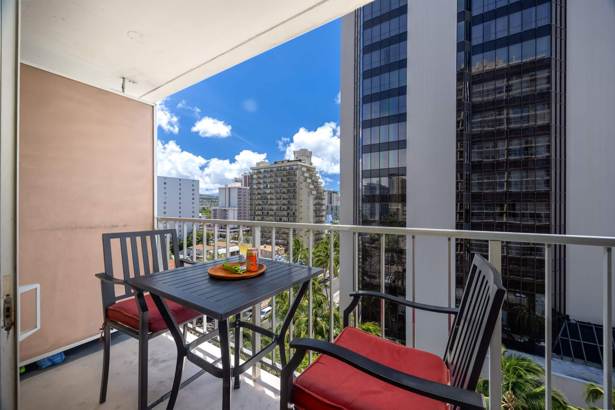 Condo in Honolulu · ★4.84 · 1 bedroom · 2 beds · 1 private bath - Image 31