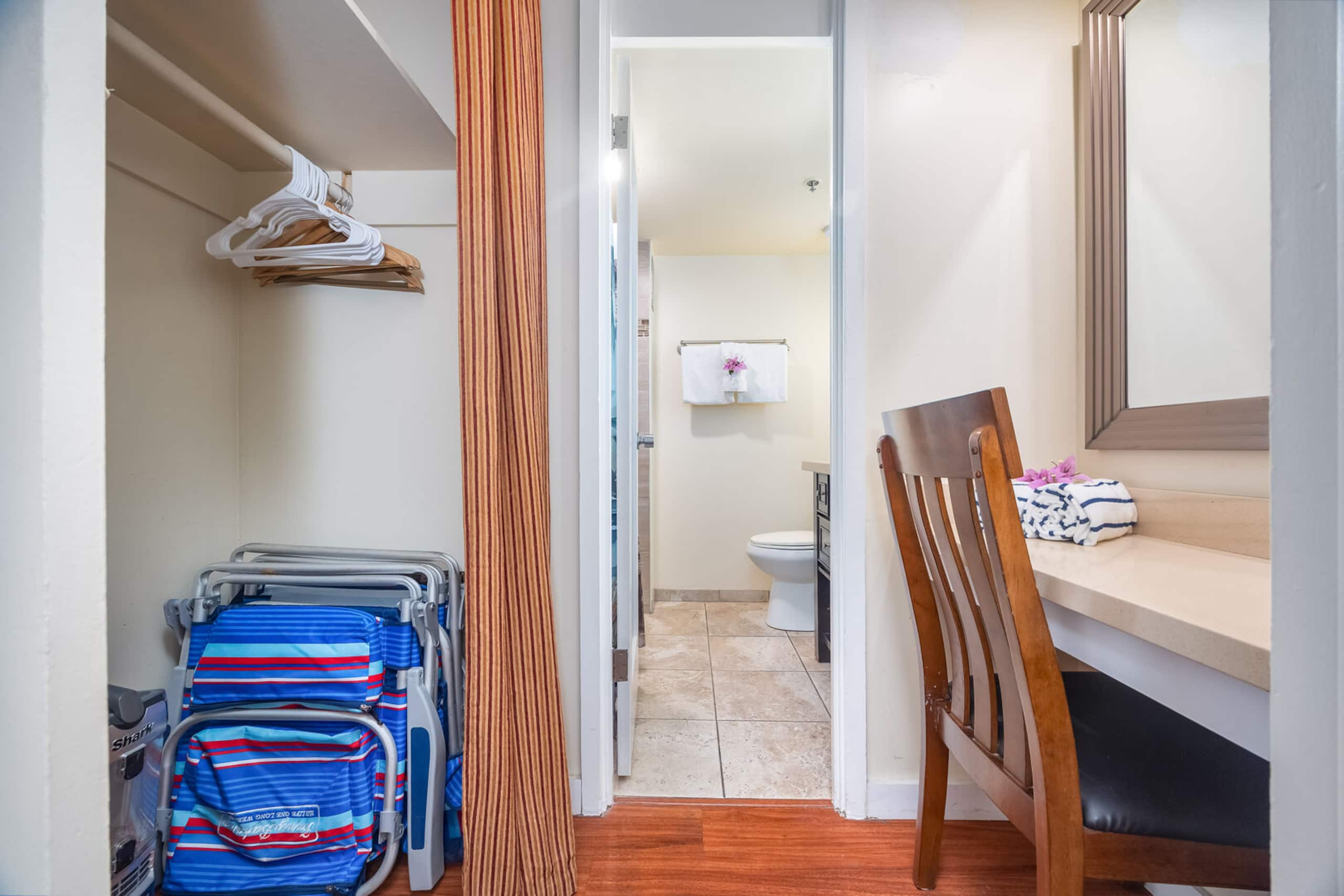 Condo in Honolulu · ★4.84 · 1 bedroom · 2 beds · 1 private bath - Image 21