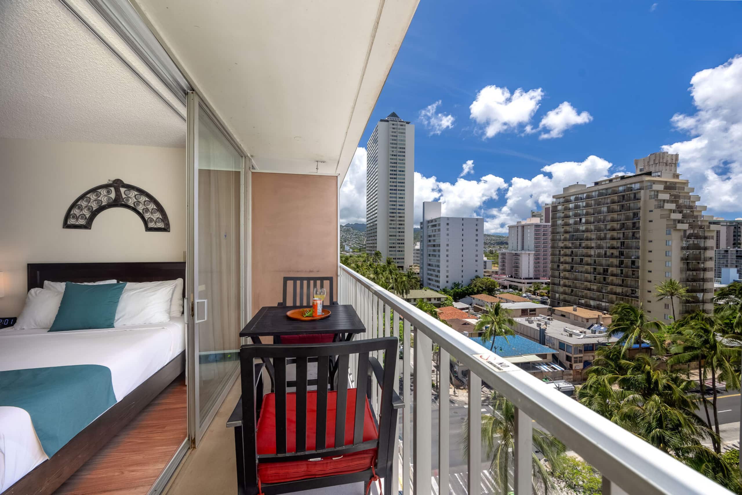 Condo in Honolulu · ★4.84 · 1 bedroom · 2 beds · 1 private bath - Image 30