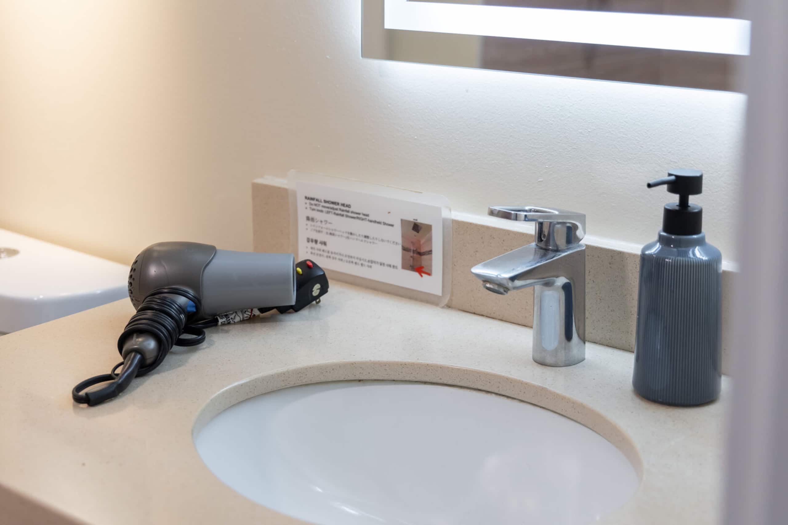 Condo in Honolulu · ★4.84 · 1 bedroom · 2 beds · 1 private bath - Image 23