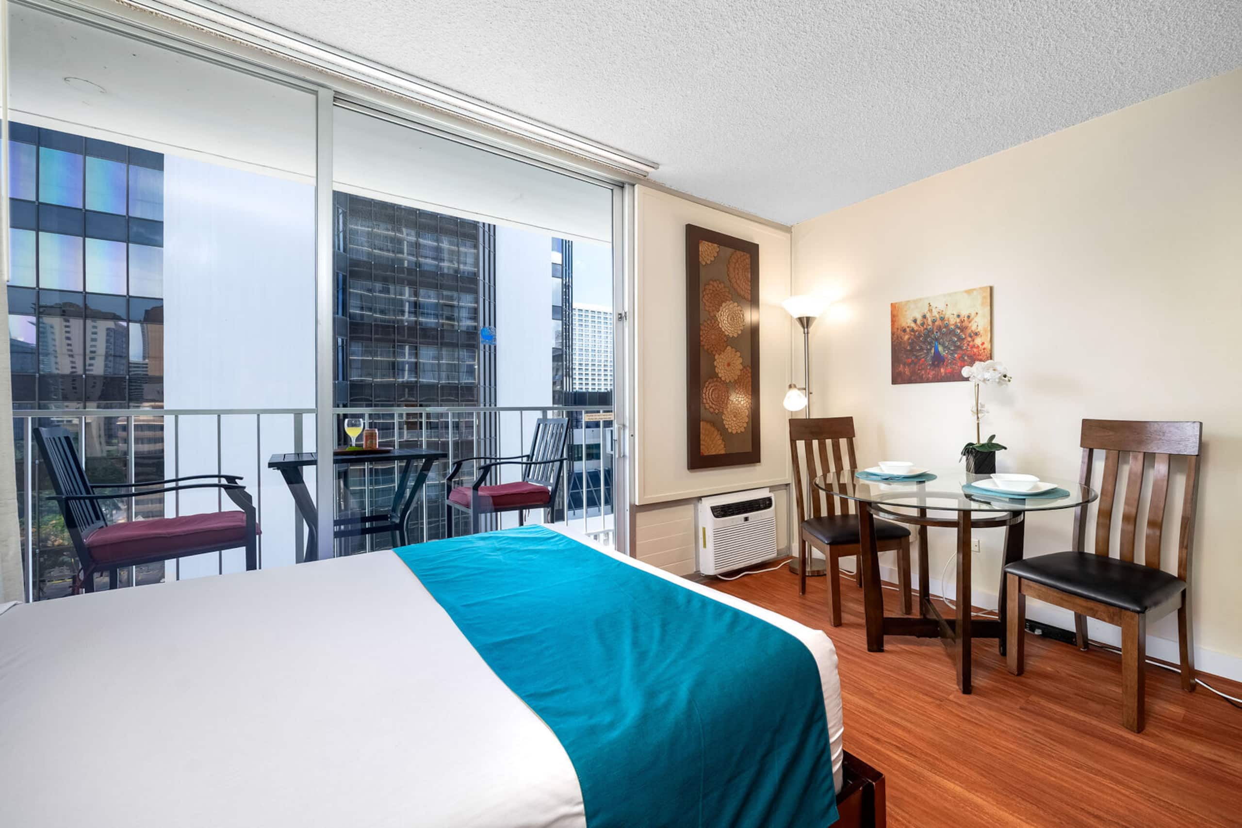 Condo in Honolulu · ★4.84 · 1 bedroom · 2 beds · 1 private bath - Image 6
