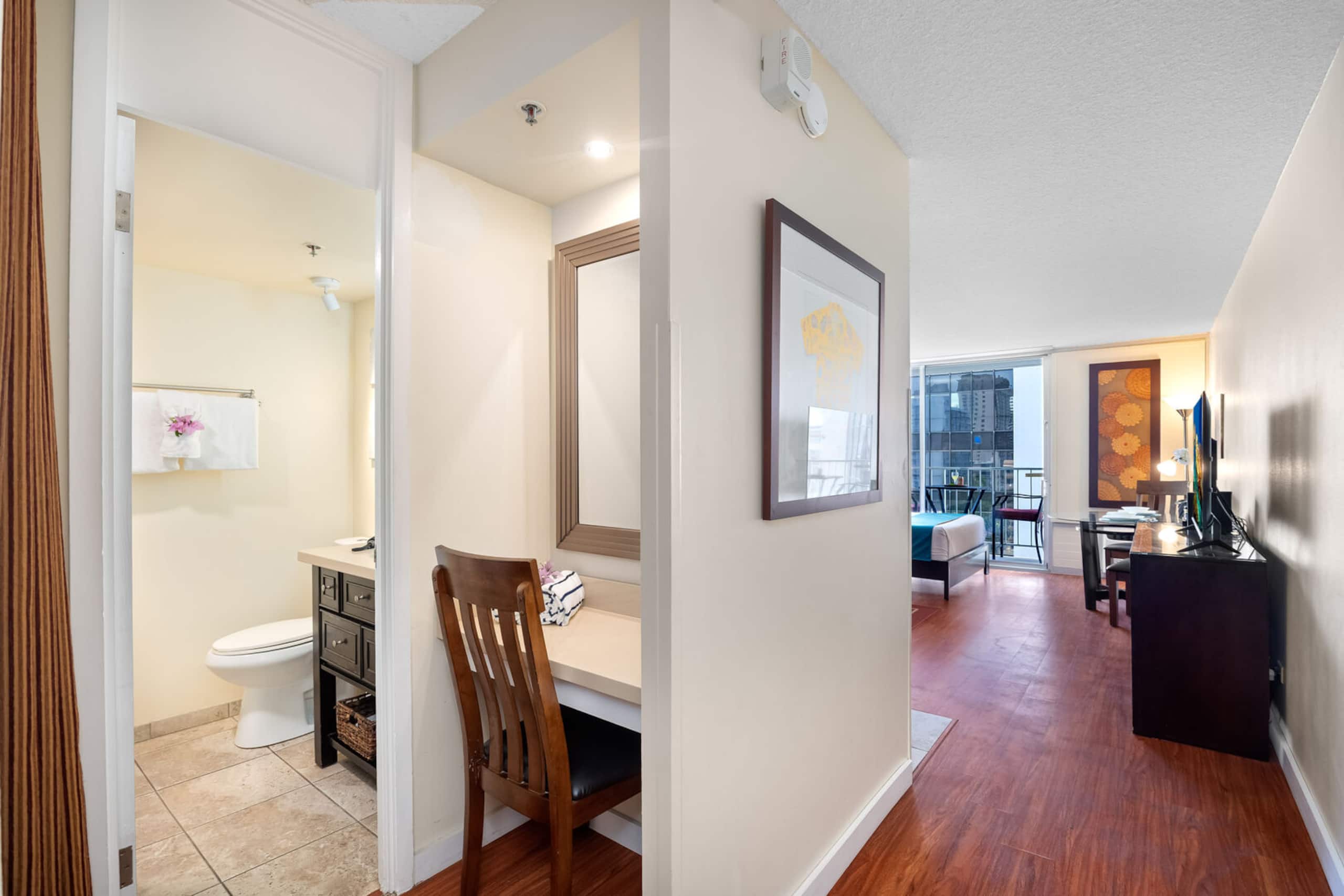 Condo in Honolulu · ★4.84 · 1 bedroom · 2 beds · 1 private bath - Image 20