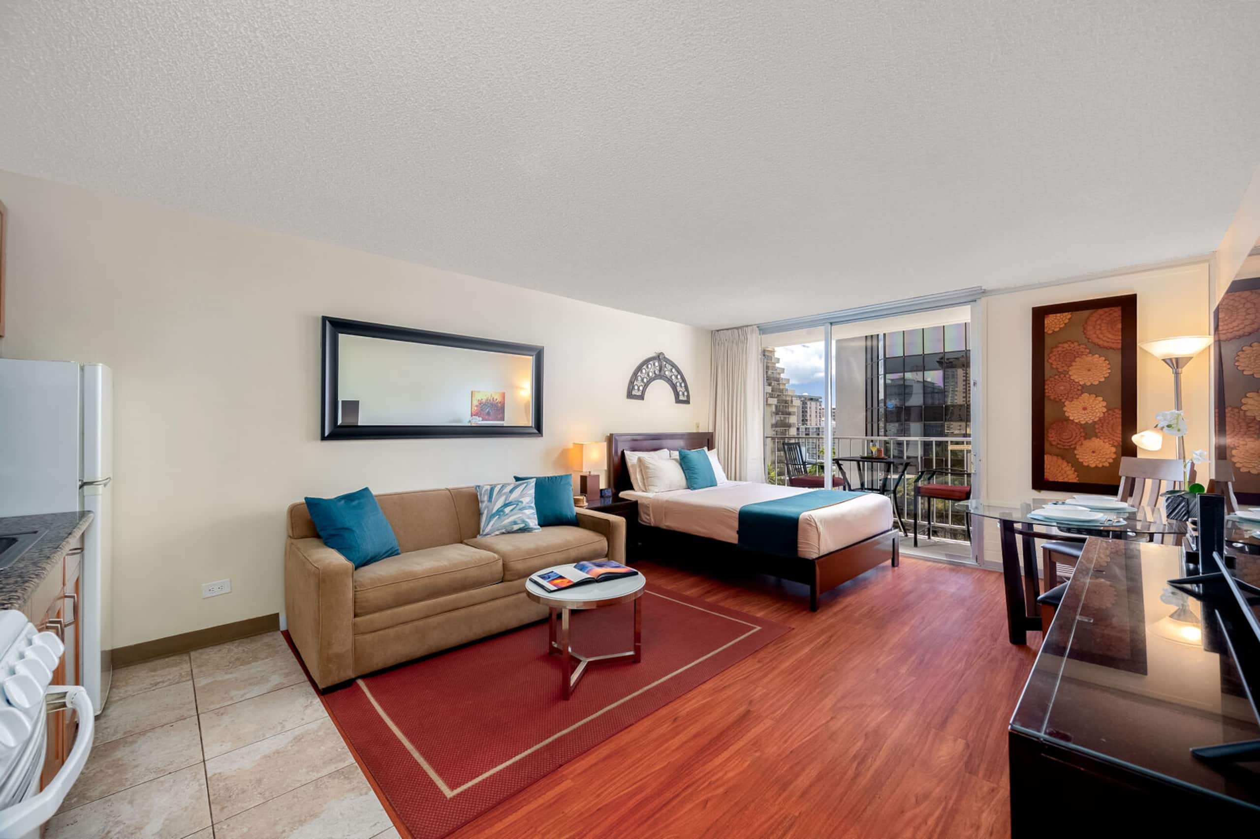 Condo in Honolulu · ★4.84 · 1 bedroom · 2 beds · 1 private bath - Image 8