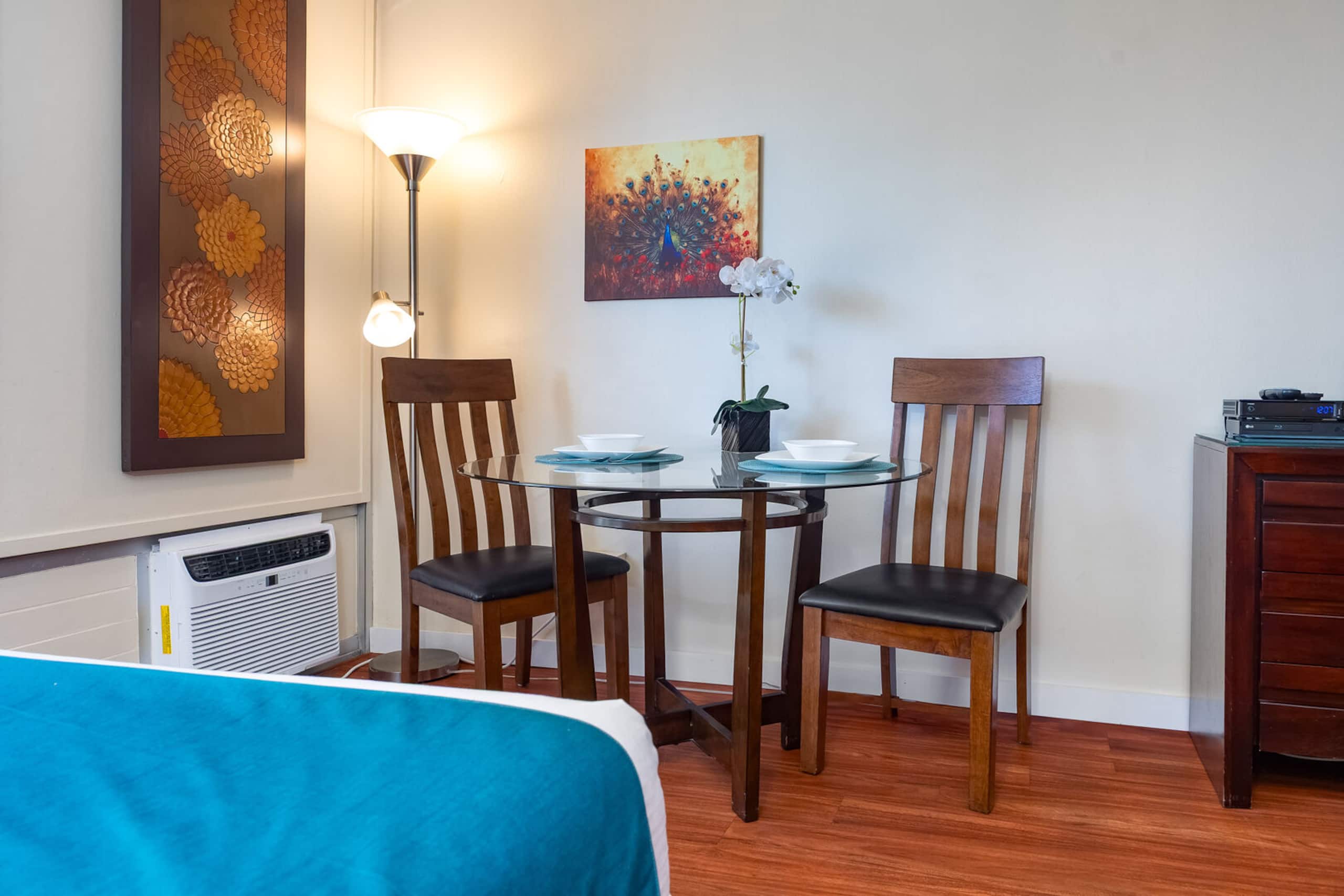 Condo in Honolulu · ★4.84 · 1 bedroom · 2 beds · 1 private bath - Image 7