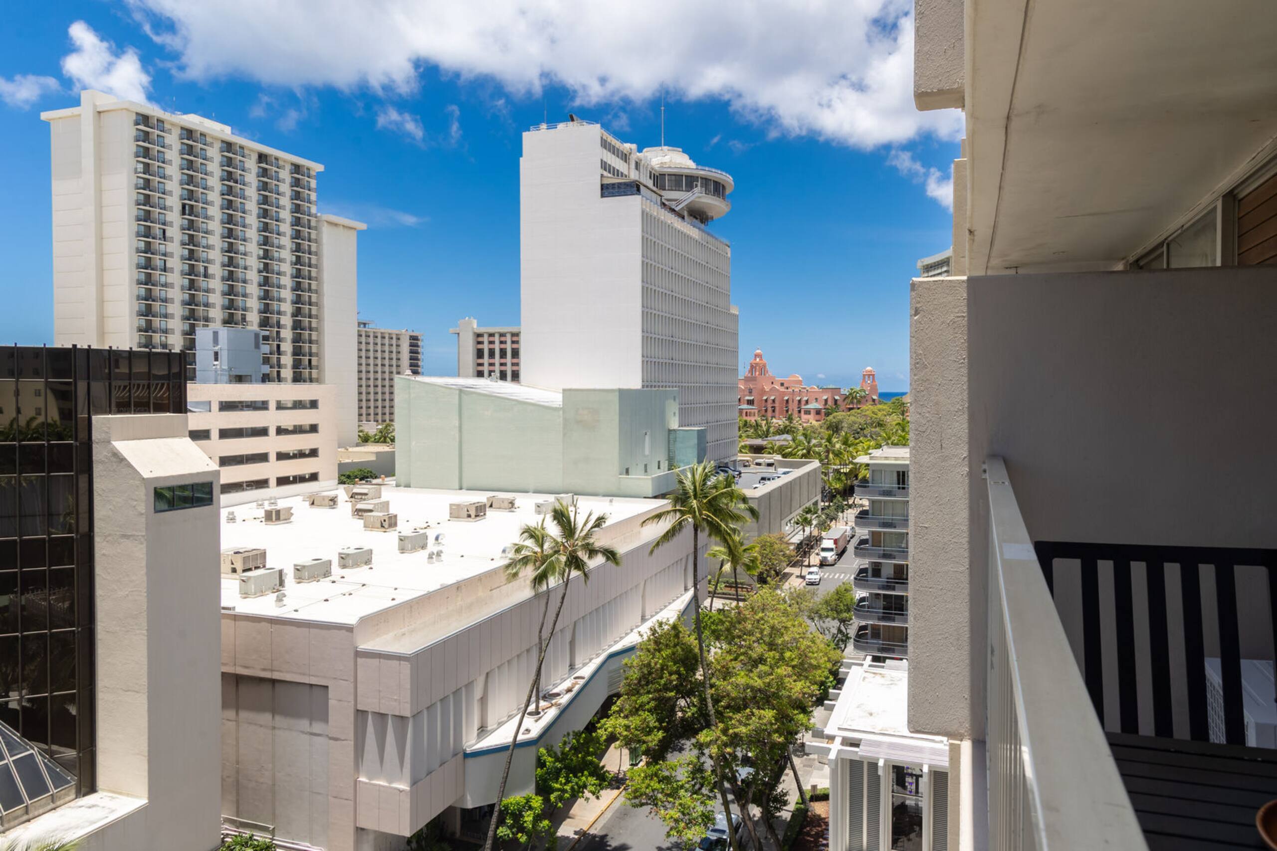 Condo in Honolulu · ★4.84 · 1 bedroom · 2 beds · 1 private bath - Image 29