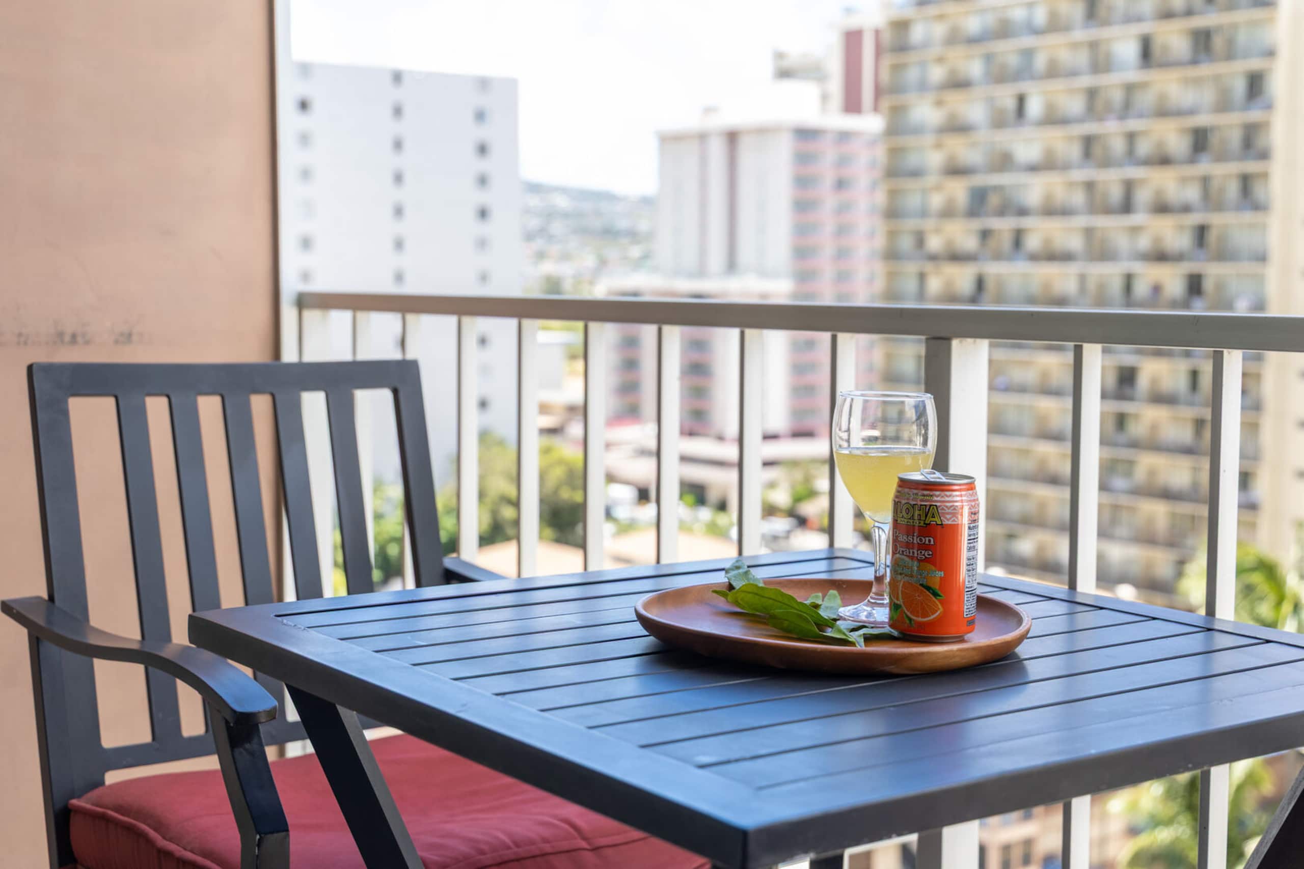 Condo in Honolulu · ★4.84 · 1 bedroom · 2 beds · 1 private bath - Image 25