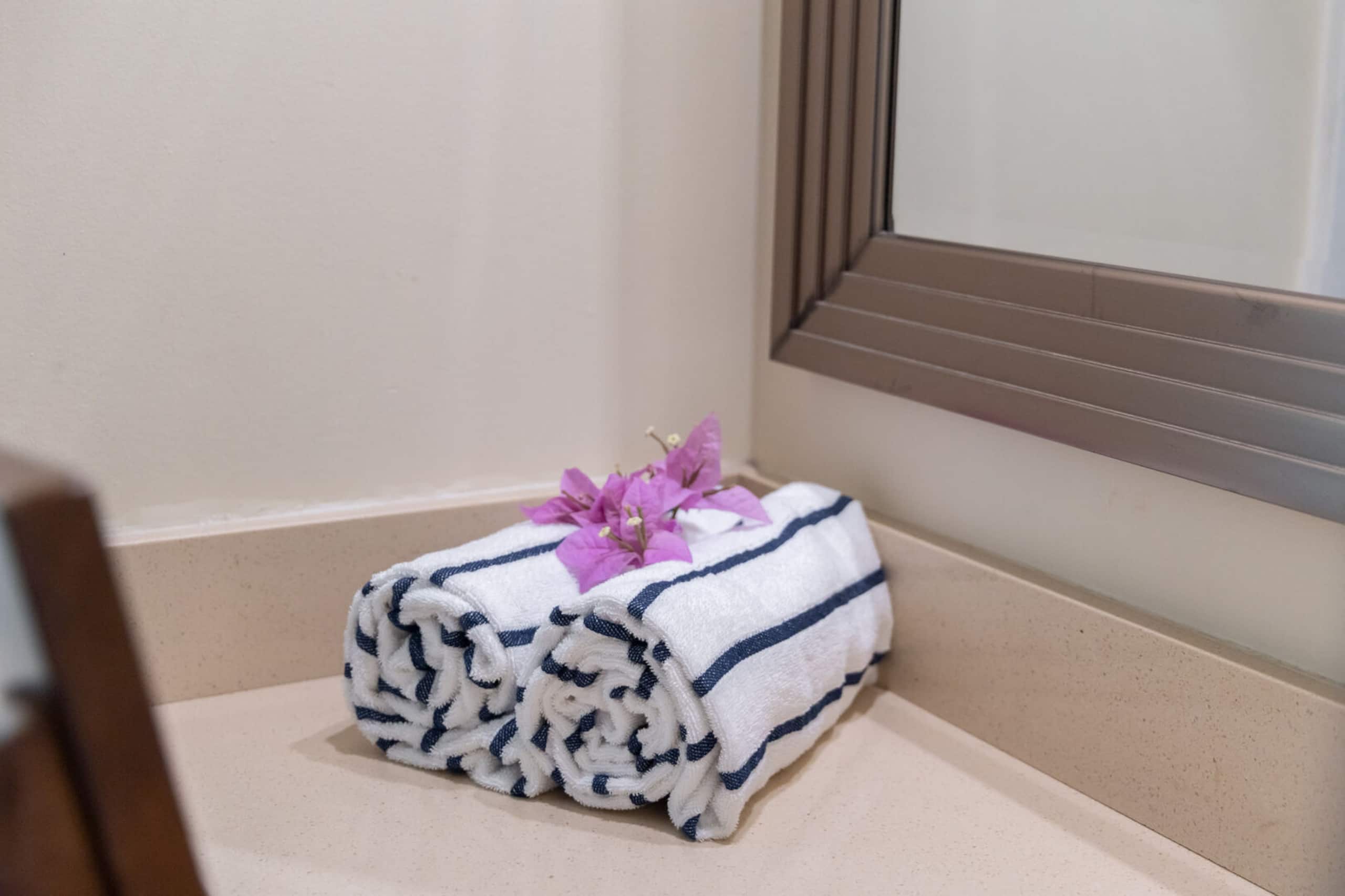 Condo in Honolulu · ★4.84 · 1 bedroom · 2 beds · 1 private bath - Image 28