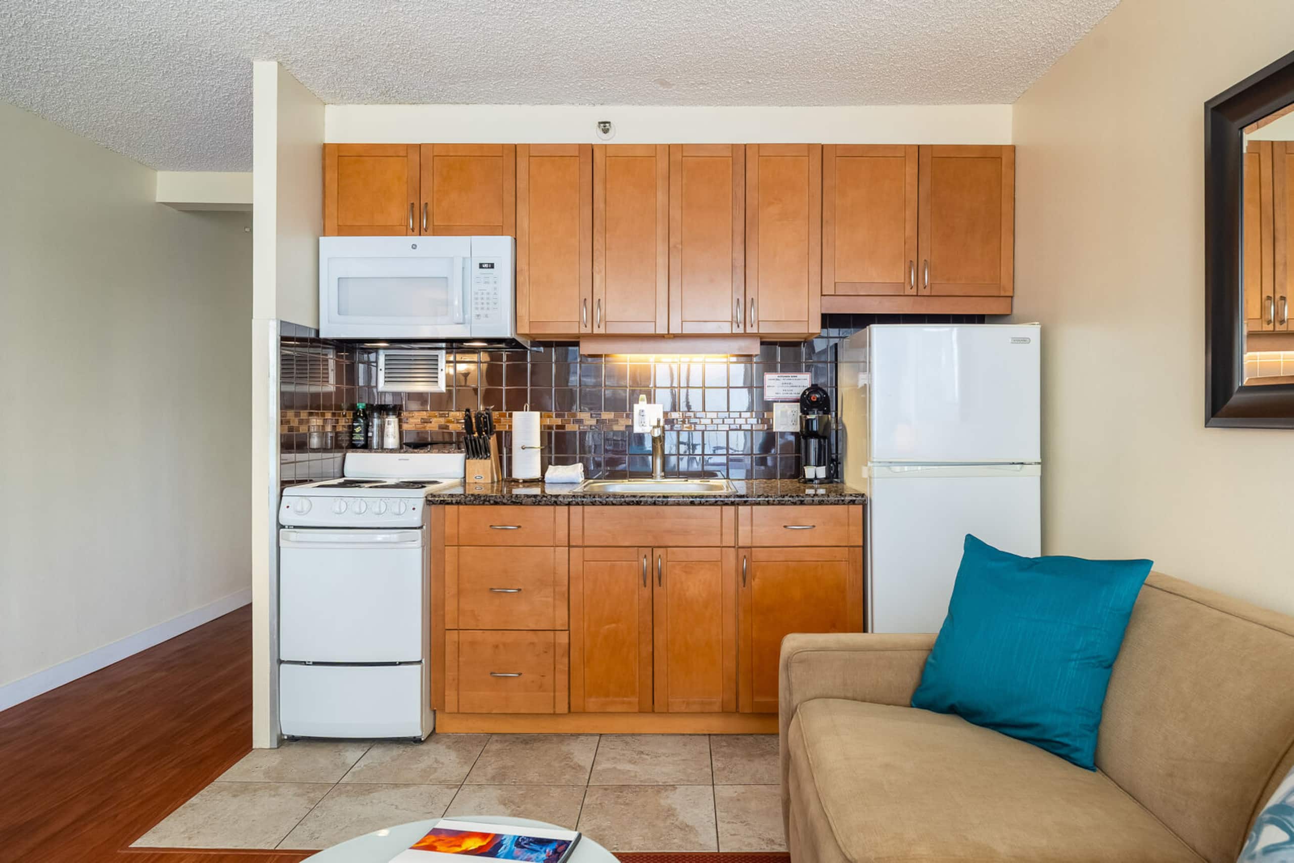 Condo in Honolulu · ★4.84 · 1 bedroom · 2 beds · 1 private bath - Image 13