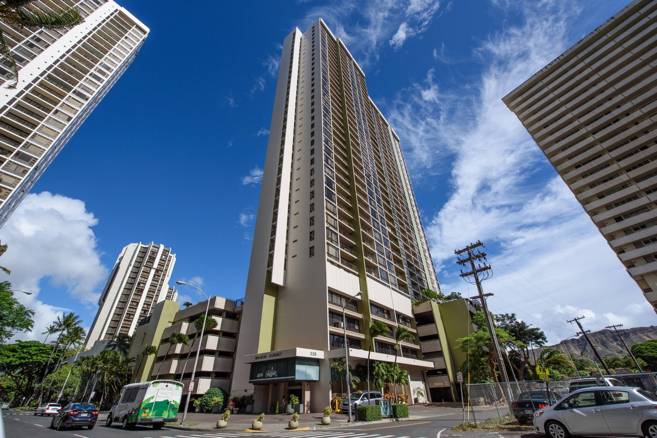 Condo in Honolulu · ★4.67 · 1 bedroom · 2 beds · 1 private bath - Image 3