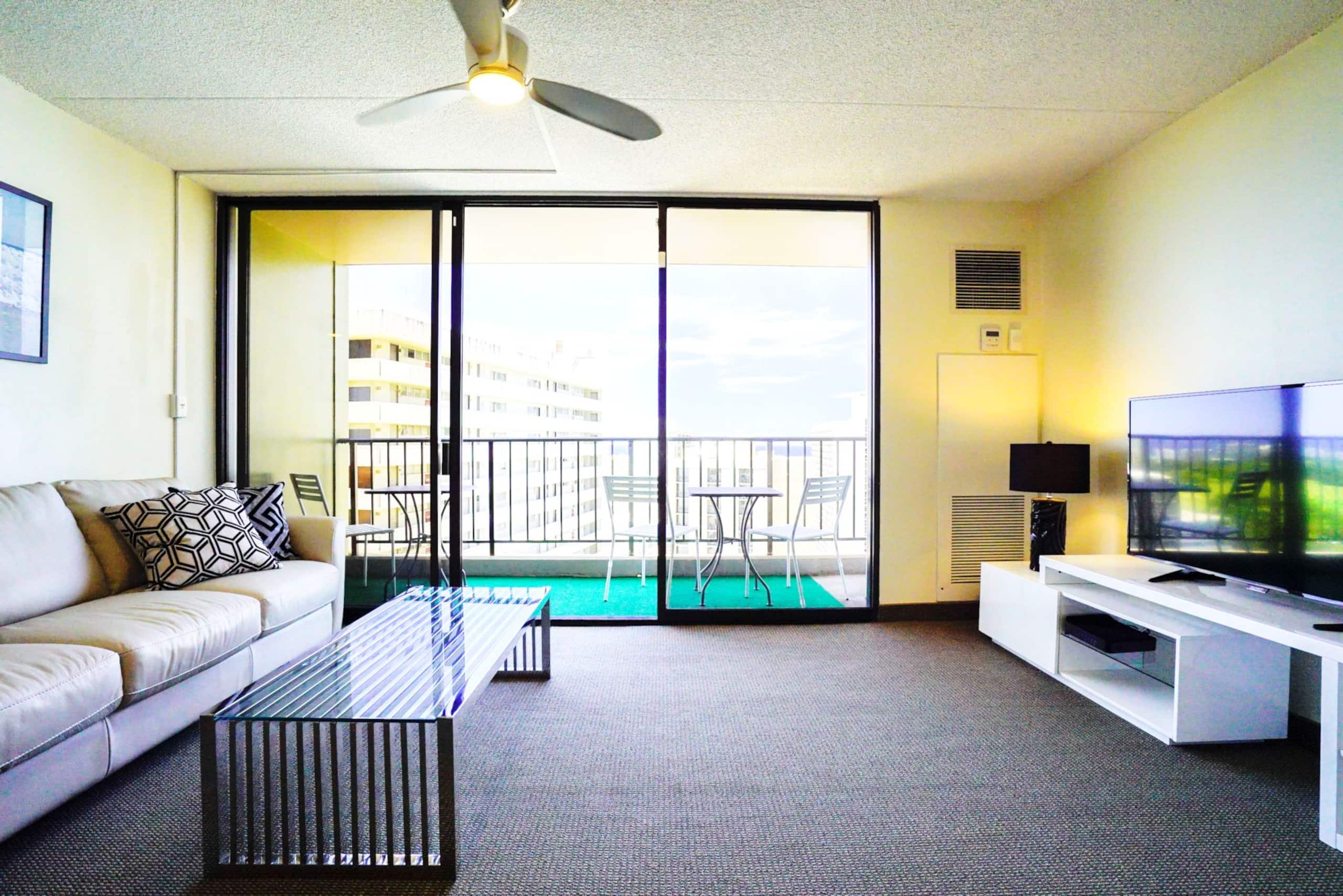 Condo in Honolulu · ★4.67 · 1 bedroom · 2 beds · 1 private bath - Image 14
