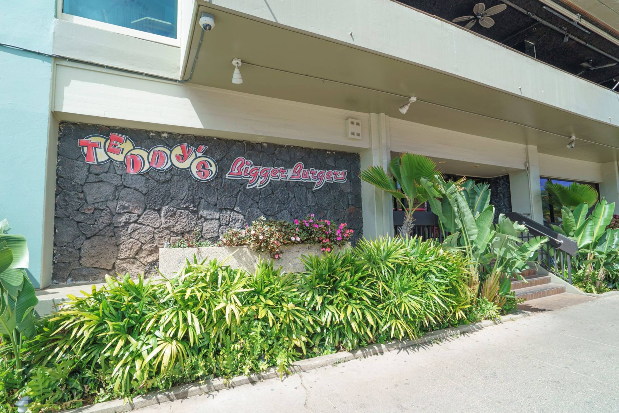 Condo in Honolulu · ★4.67 · 1 bedroom · 2 beds · 1 private bath - Image 7