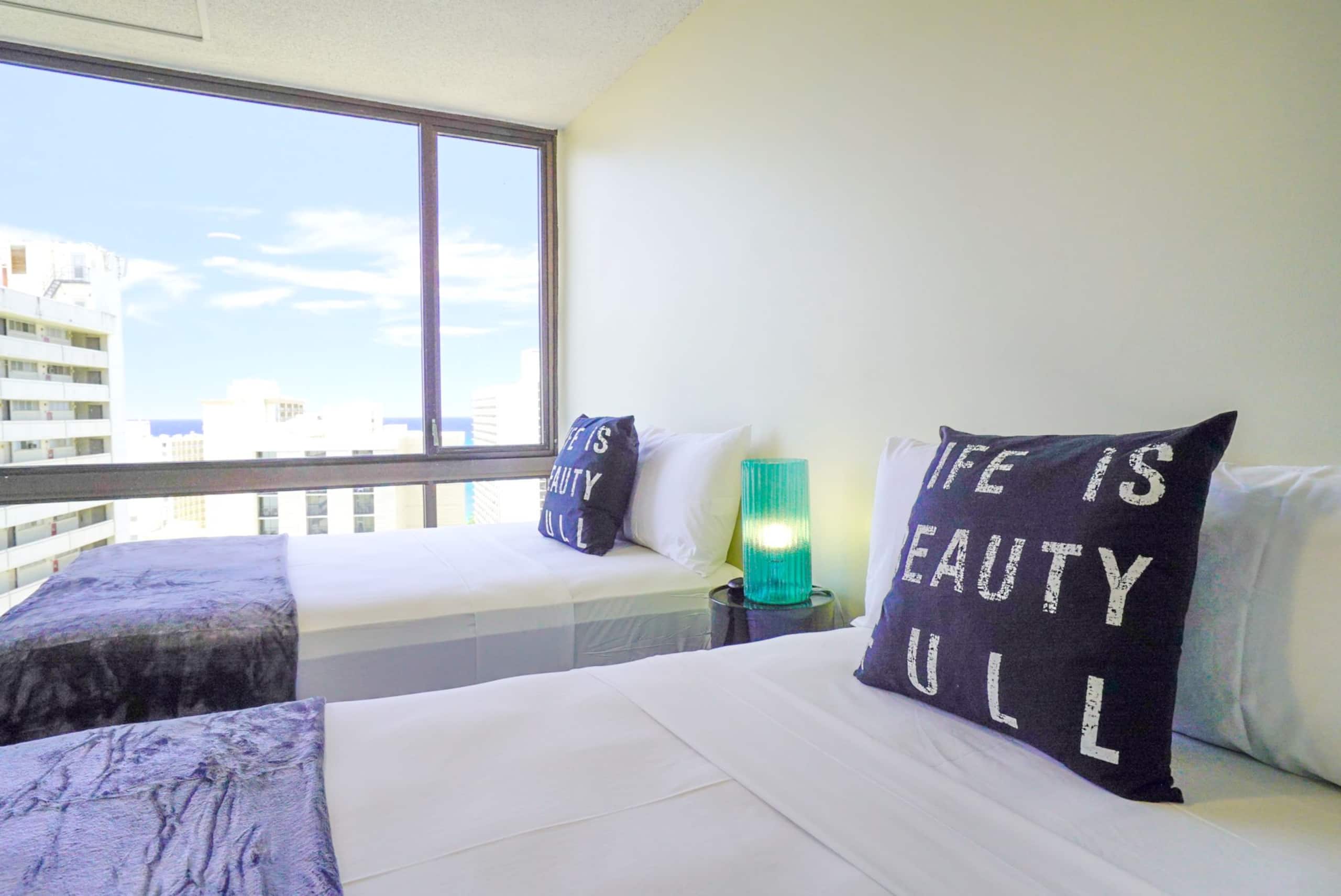 Condo in Honolulu · ★4.67 · 1 bedroom · 2 beds · 1 private bath - Image 17