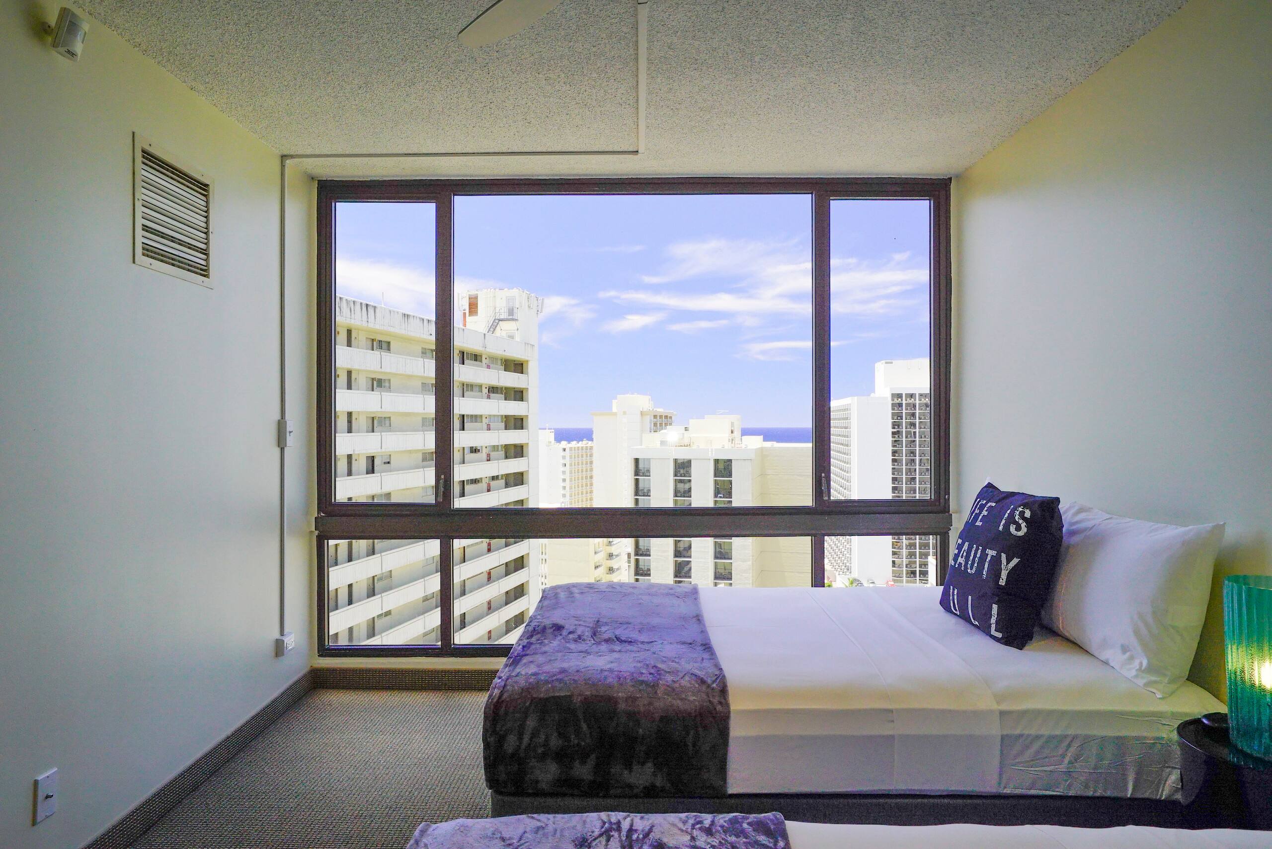 Condo in Honolulu · ★4.67 · 1 bedroom · 2 beds · 1 private bath - Image 19