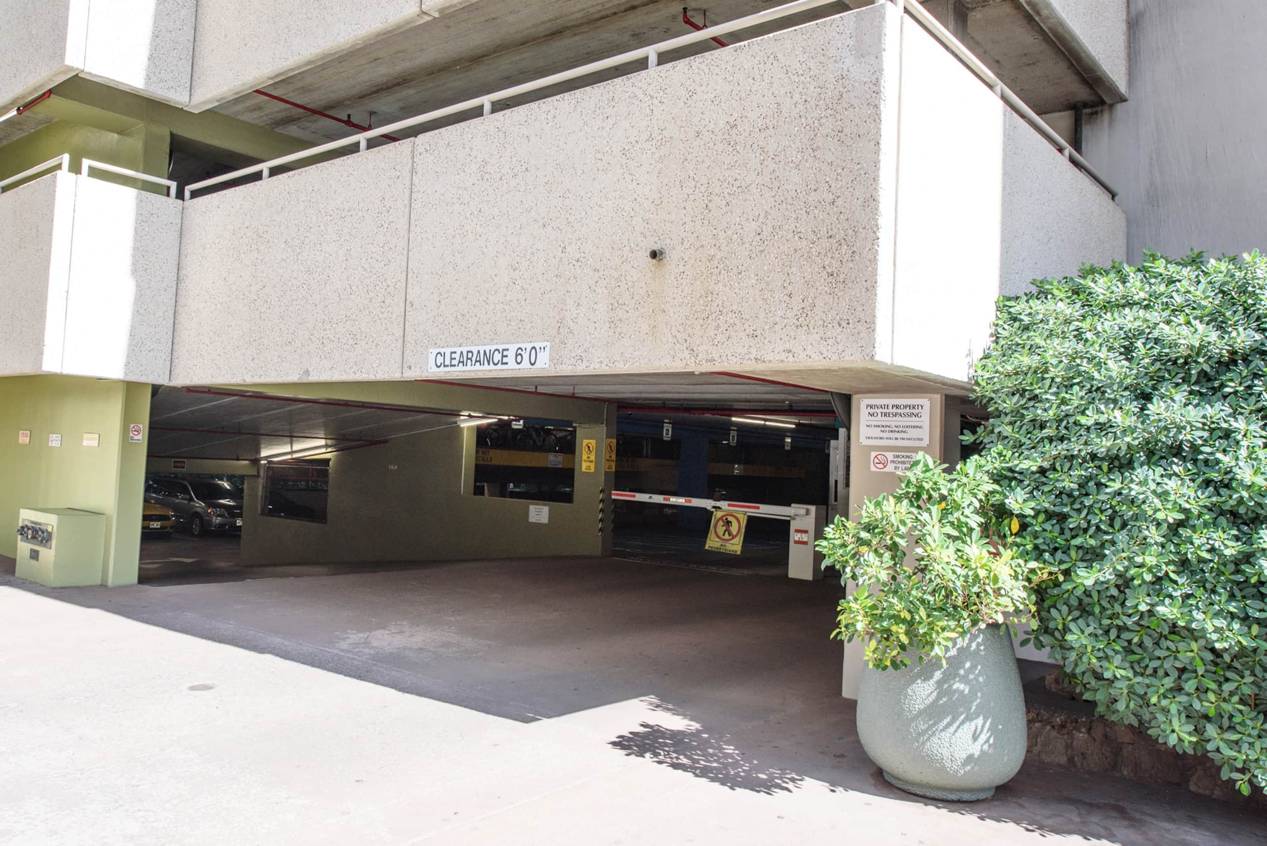 Condo in Honolulu · ★4.67 · 1 bedroom · 2 beds · 1 private bath - Image 4
