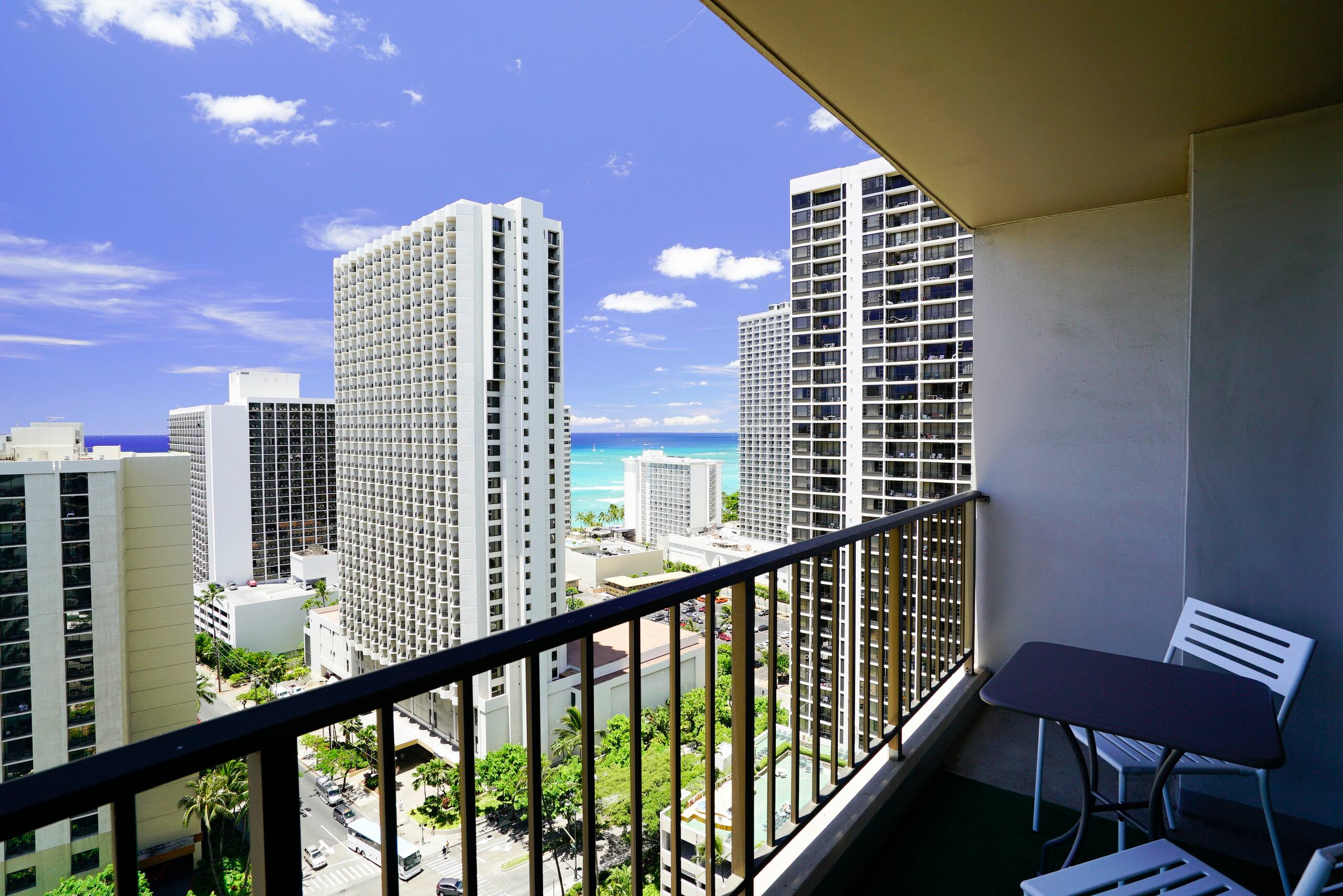 Condo in Honolulu · ★4.67 · 1 bedroom · 2 beds · 1 private bath - Image 16