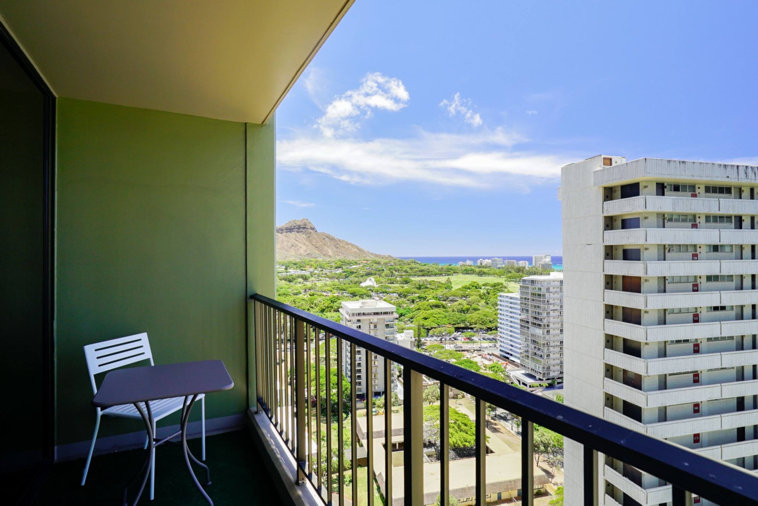 Condo in Honolulu · ★4.67 · 1 bedroom · 2 beds · 1 private bath - Image 12