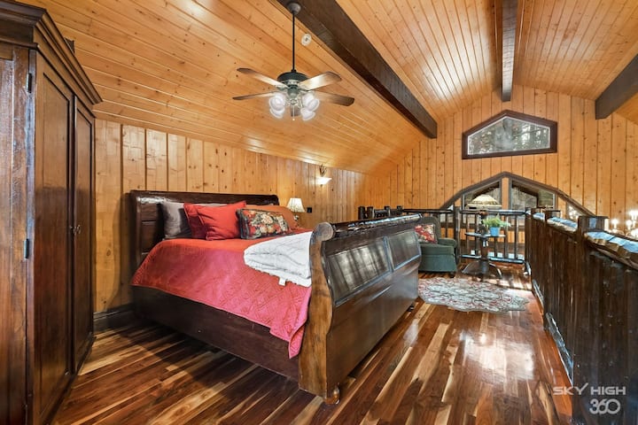 תיהנו משינה מתחדשת במיטת המזחלת הזו בגודל קינג סייז בסוף יום מלא בכיף.