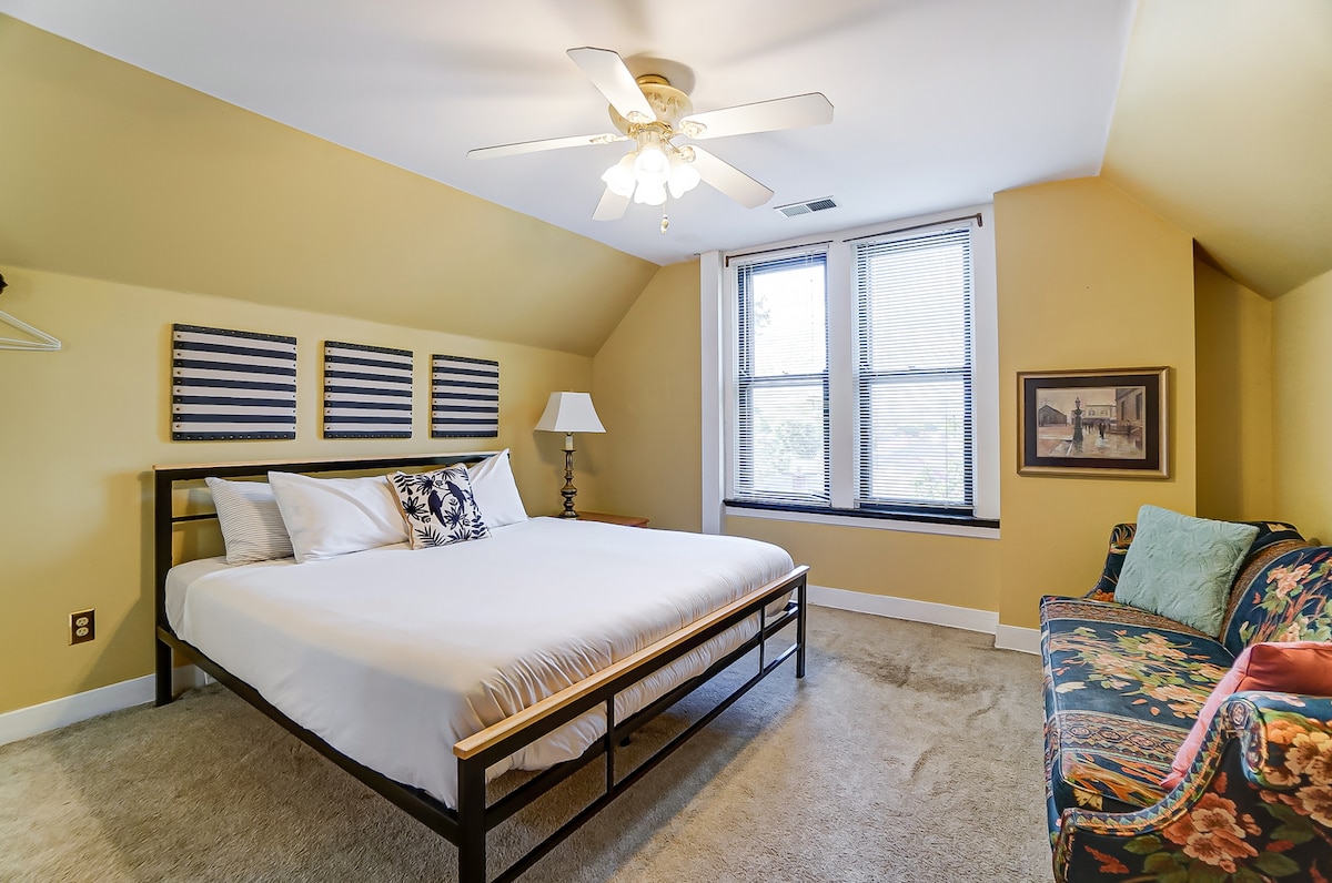 ห้องนอนใหญ่บนชั้น 3