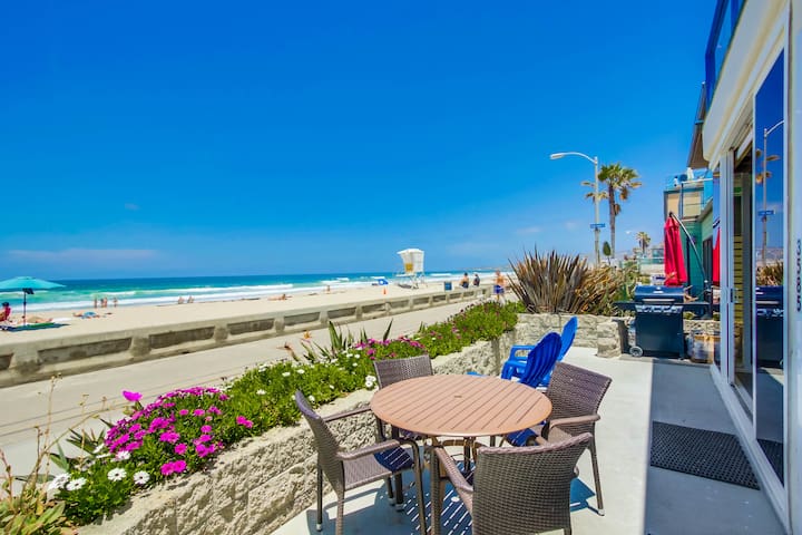 Oceanfront Condo – Steps to the sand!