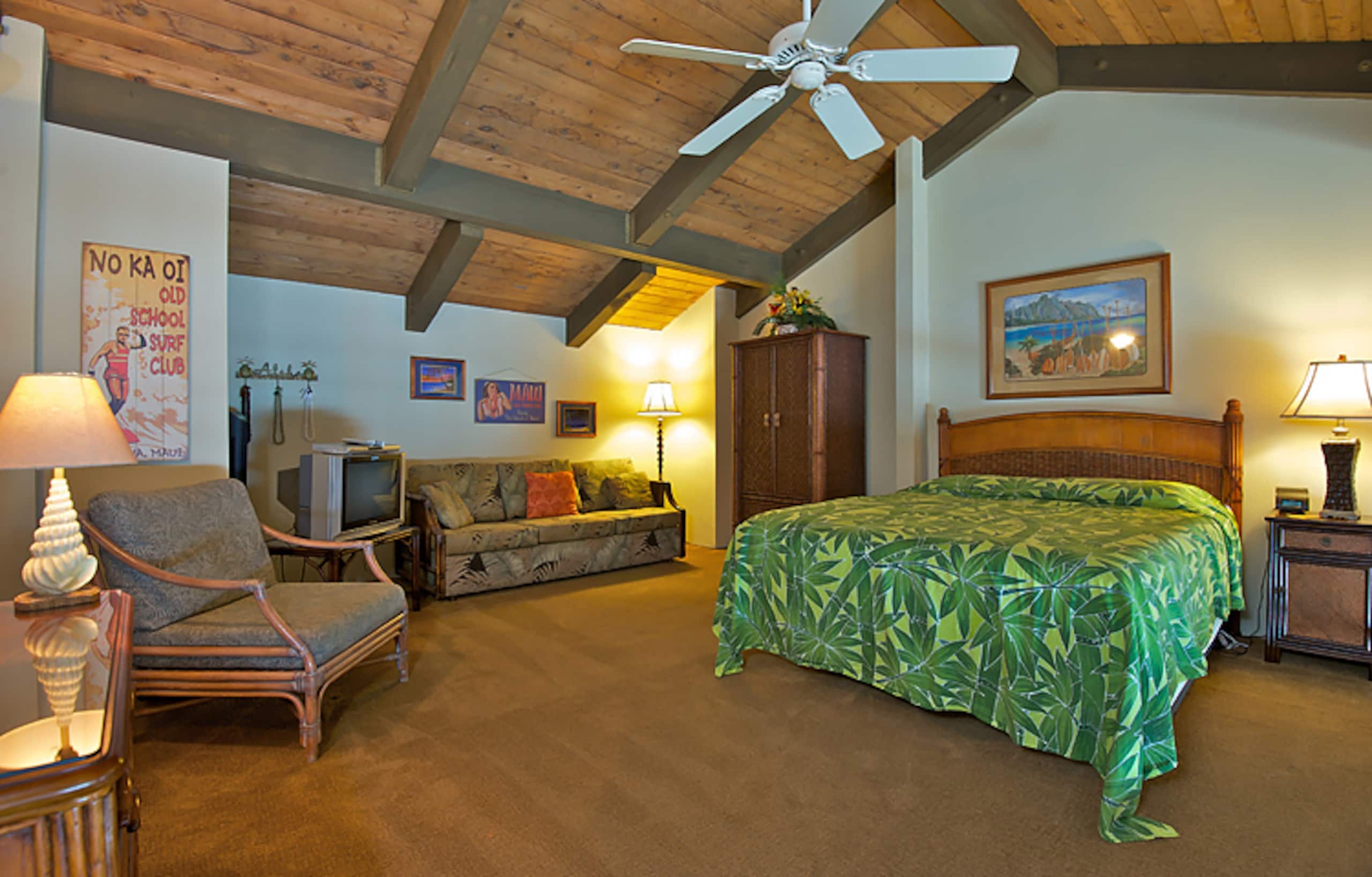 Condo in Lahaina · ★4.83 · 2 bedrooms · 3 beds · 1 bath - Image 4