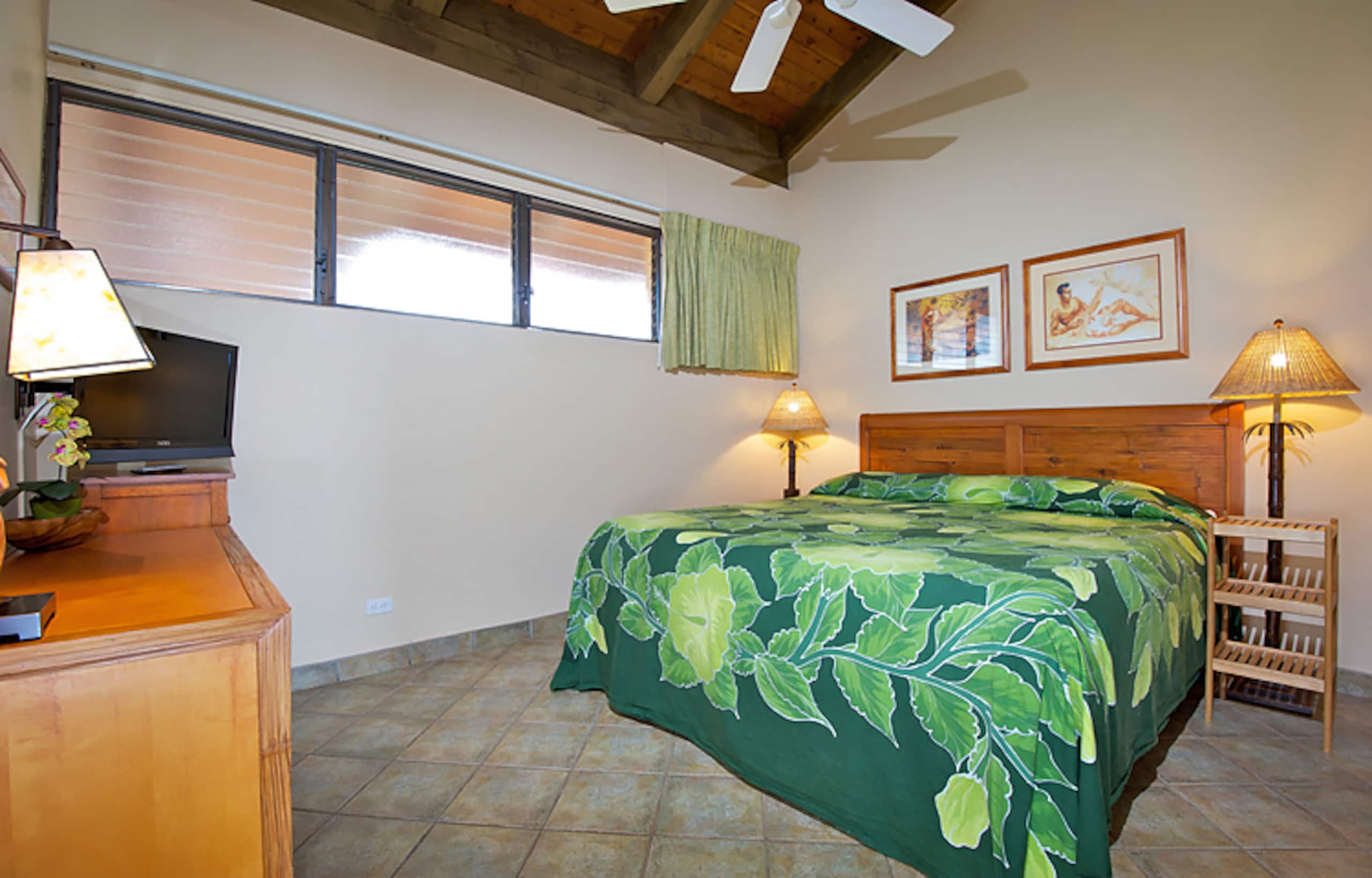 Condo in Lahaina · ★4.83 · 2 bedrooms · 3 beds · 1 bath - Image 5