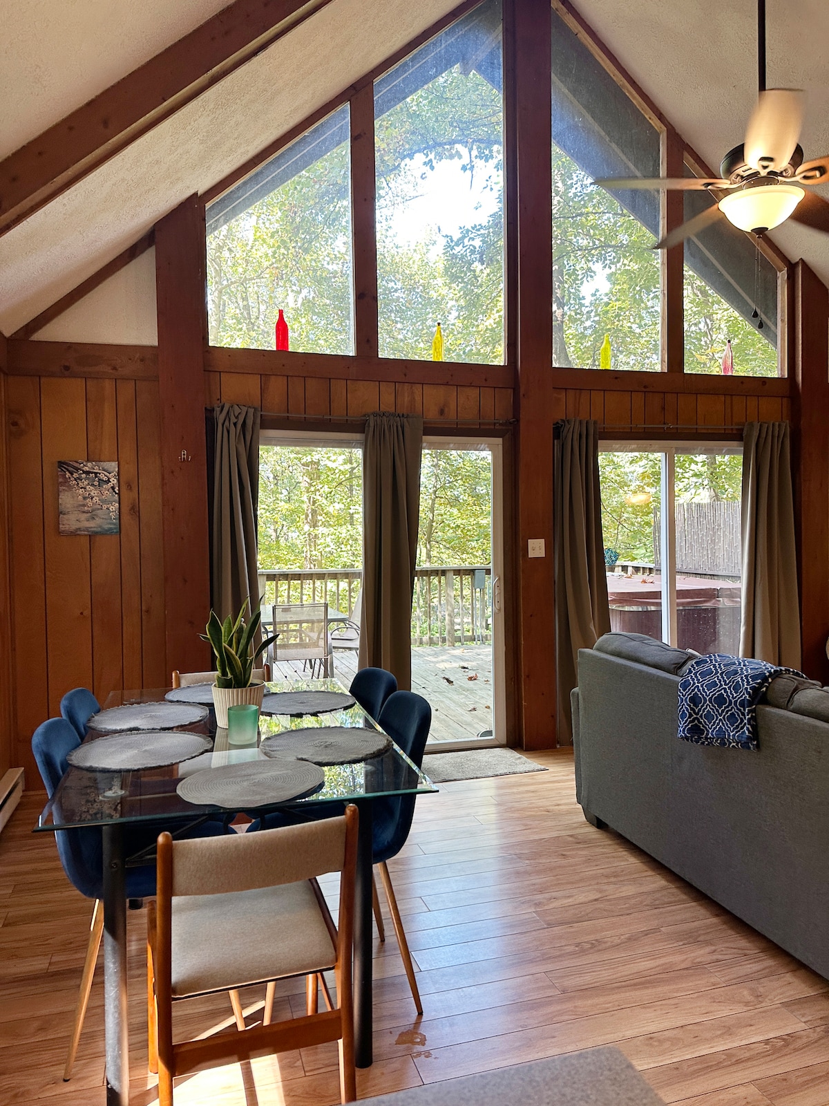 Hot Tub Heaven Cabin #6 - Cabins for Rent in Linden, Virginia