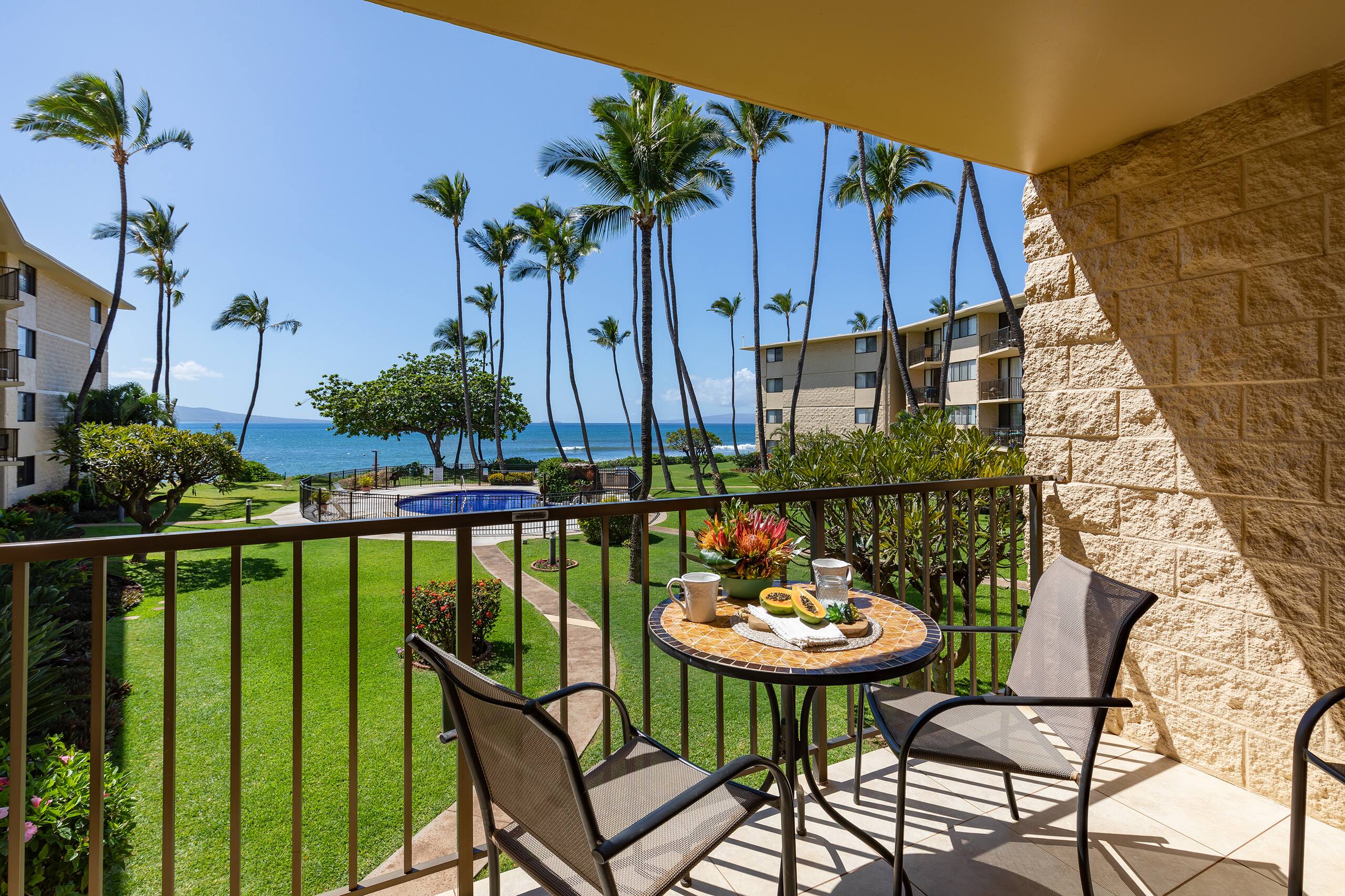 Condo in Wailuku · ★4.67 · 2 bedrooms · 3 beds · 2 baths - Image 1