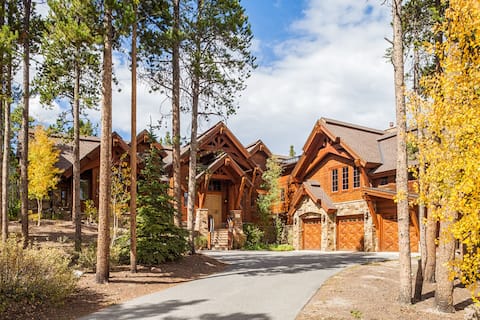 Hatari Lodge: Huge Custom Home Walk to Gondola!