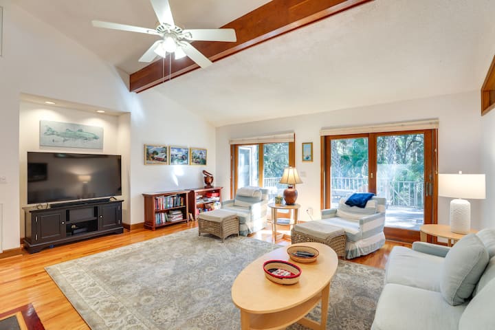 Spacious Kiawah Island Home w/ Deck, Walk to Beach