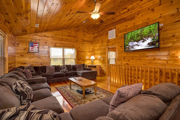 Large Smoky Mountain Lodge Built For Family Fun And Group Getaways - Tennessee