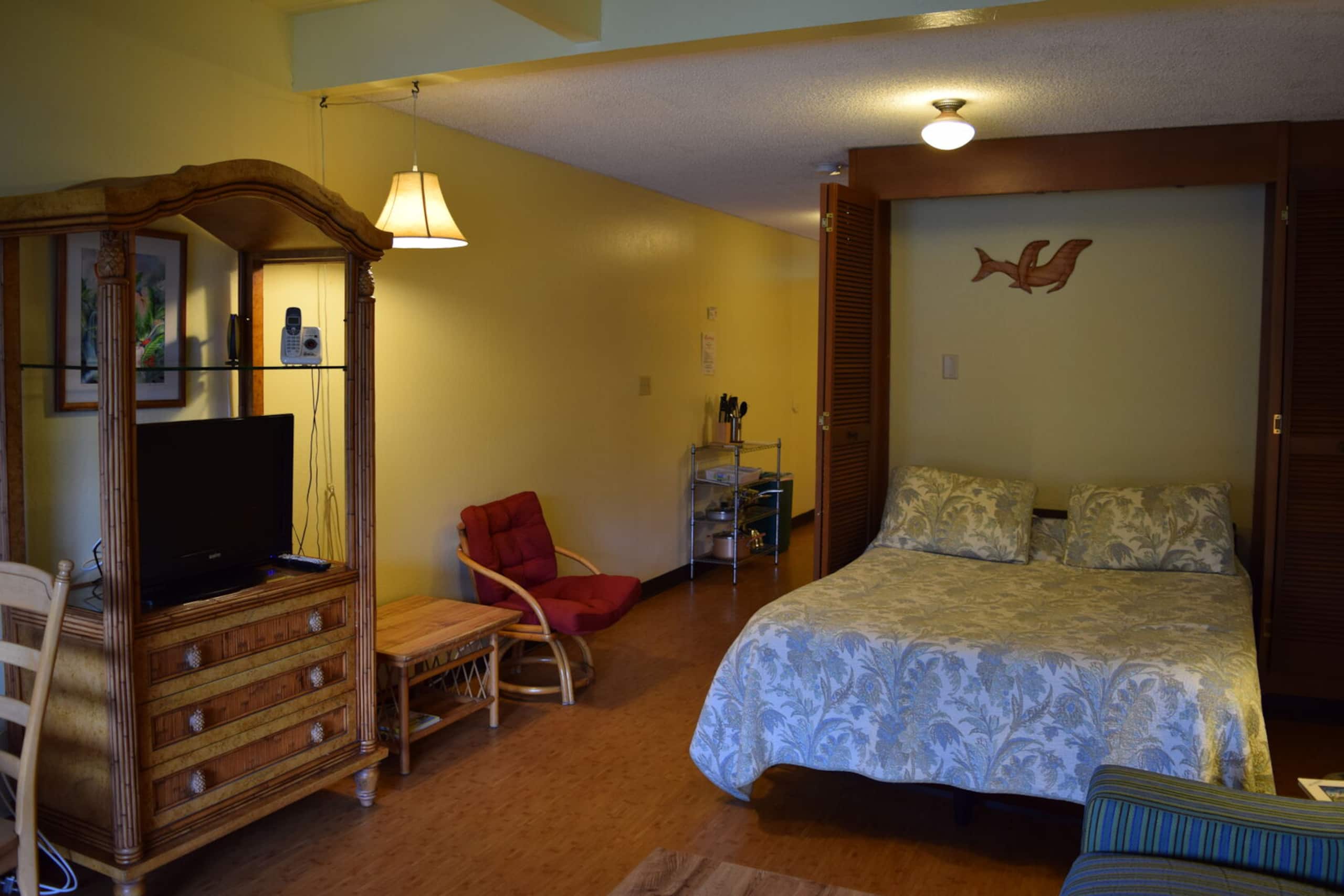Condo in Kihei · ★4.11 · Studio · 1 bath - Image 10