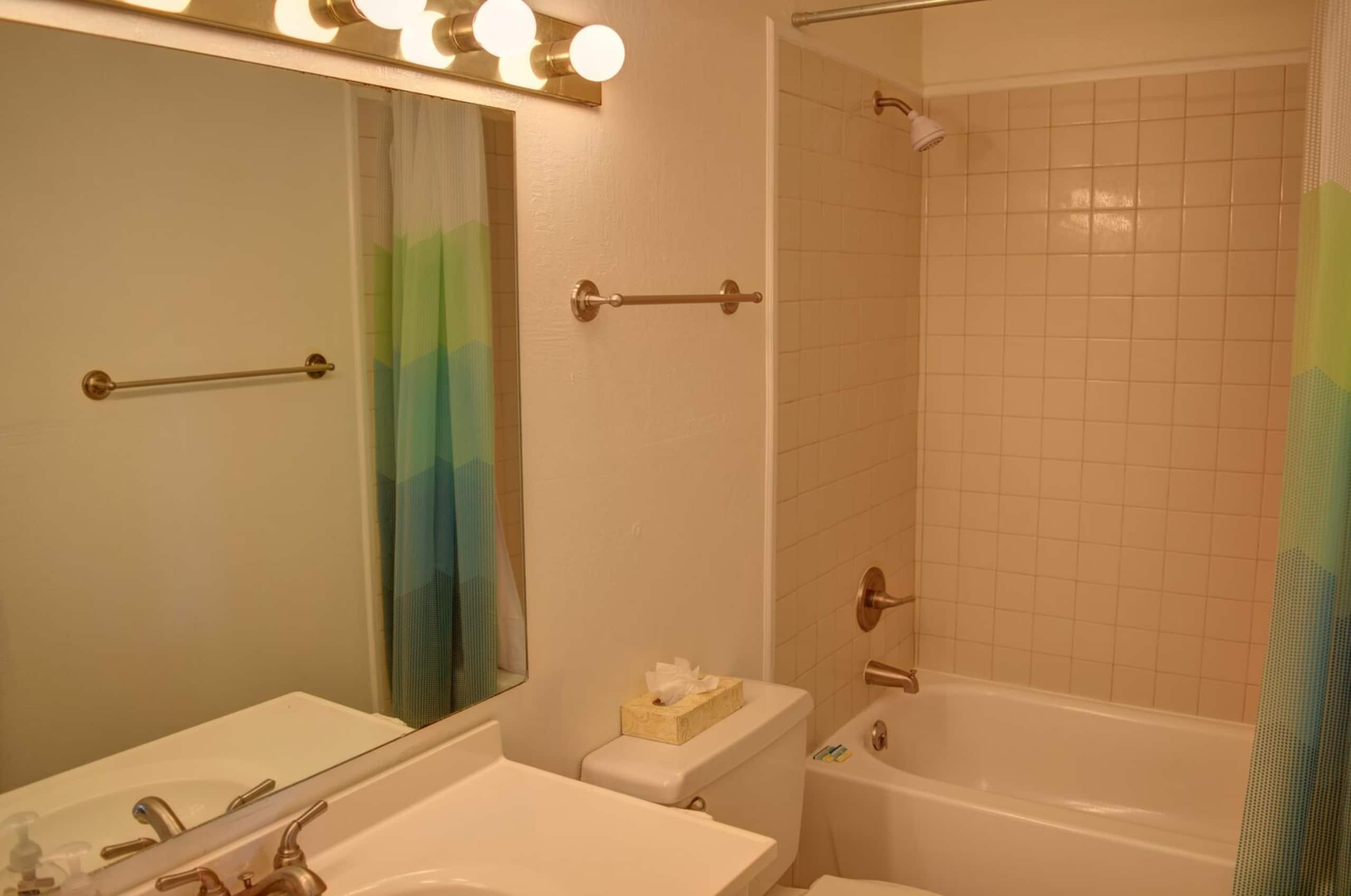 Condo in Kihei · ★4.11 · Studio · 1 bath - Image 4