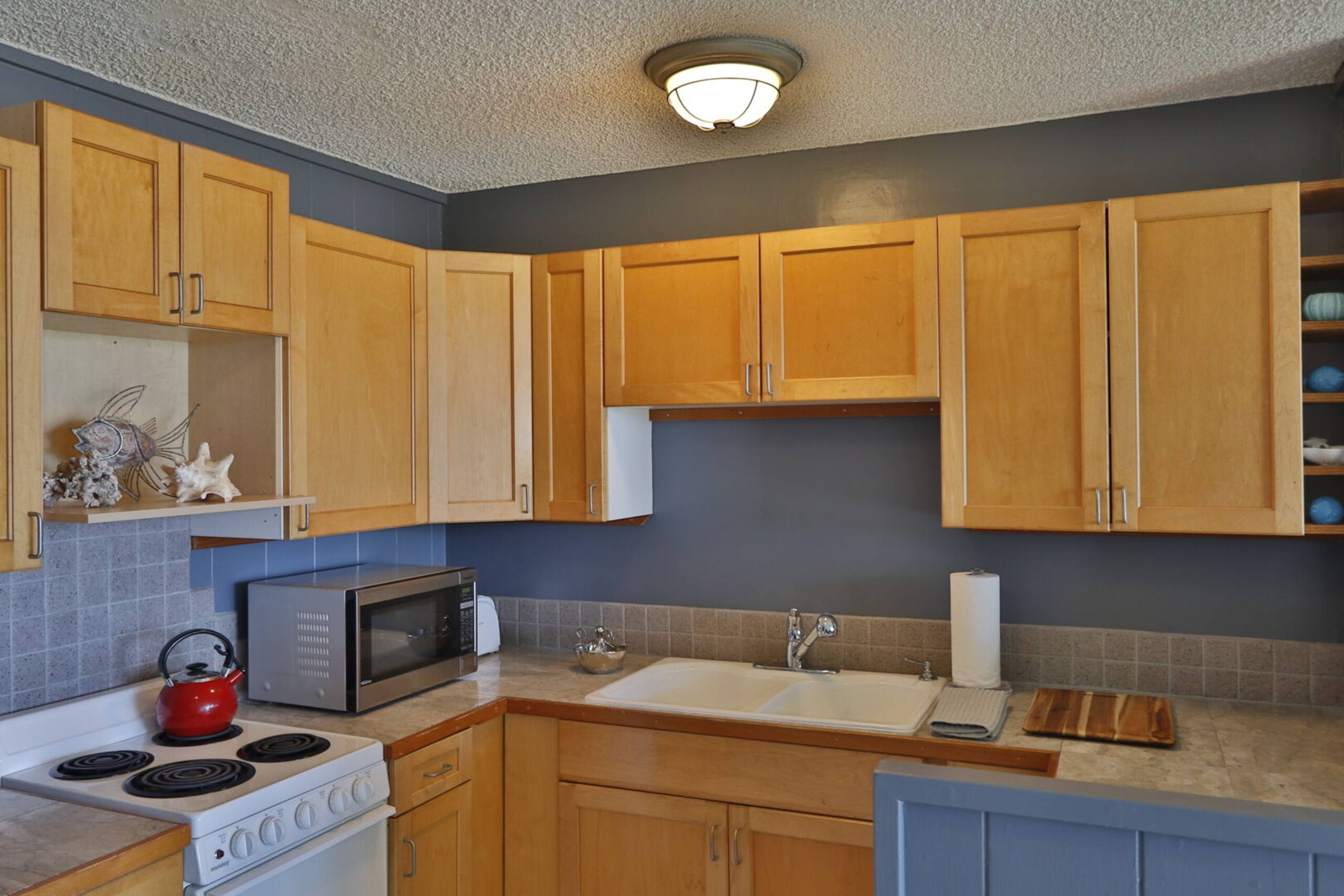 Condo in Kihei · ★4.29 · 1 bedroom · 2 beds · 1 bath - Image 3
