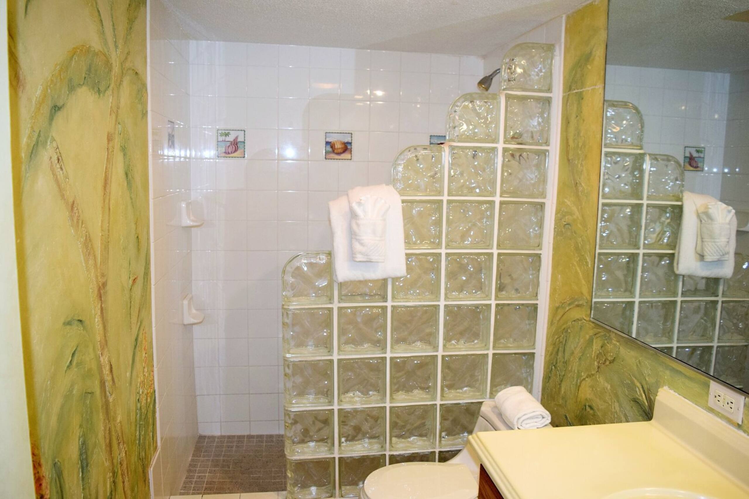 Condo in Kihei · ★4.42 · 1 bedroom · 2 beds · 1 bath - Image 15