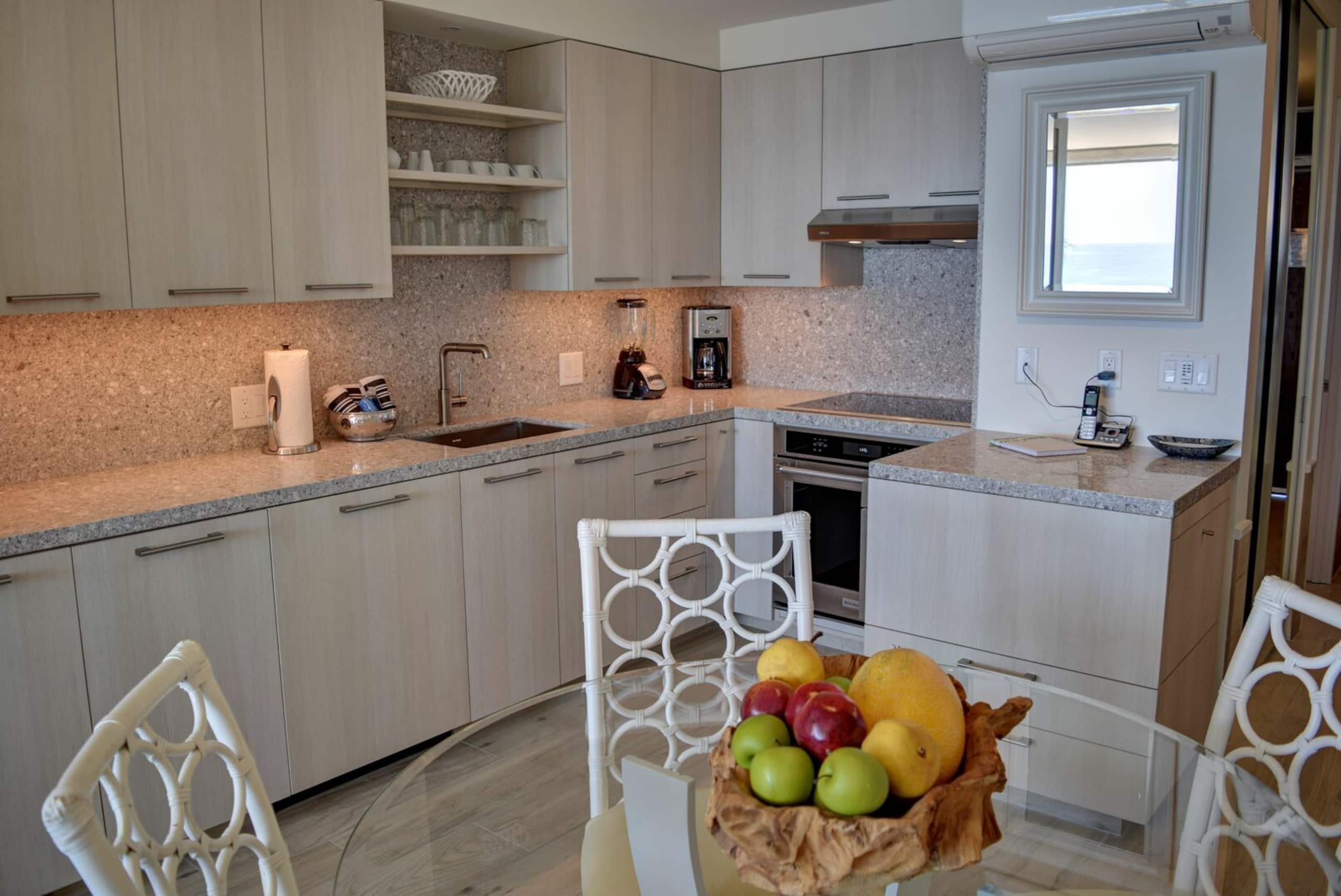 Condo in Kihei · ★5.0 · 2 bedrooms · 2 beds · 2 baths - Image 1
