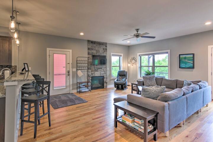 Modern Asheville Greenway Residence w/ 2 Decks! gallery image 4