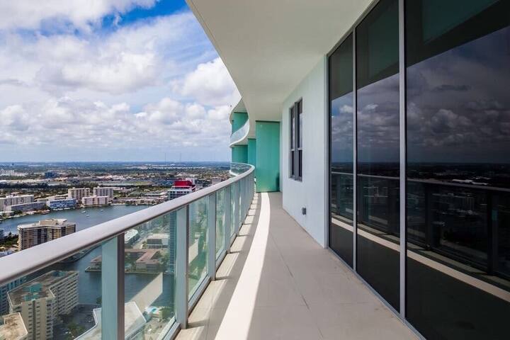 Hollywood Florida Beach Front 40 Floor gallery image 4