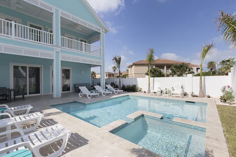Picturesque Townhouse • Heated Pool & Hot Tub